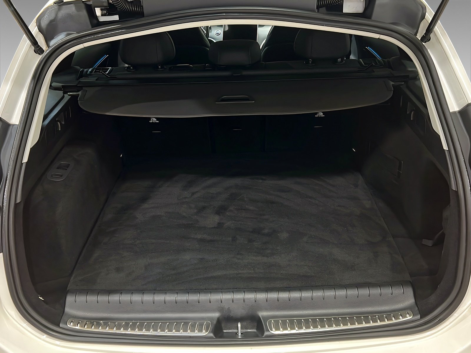 C 300 e T AVANTGARDE+LED+DISTR+CarPlay+Kame+Ambi Bild 8