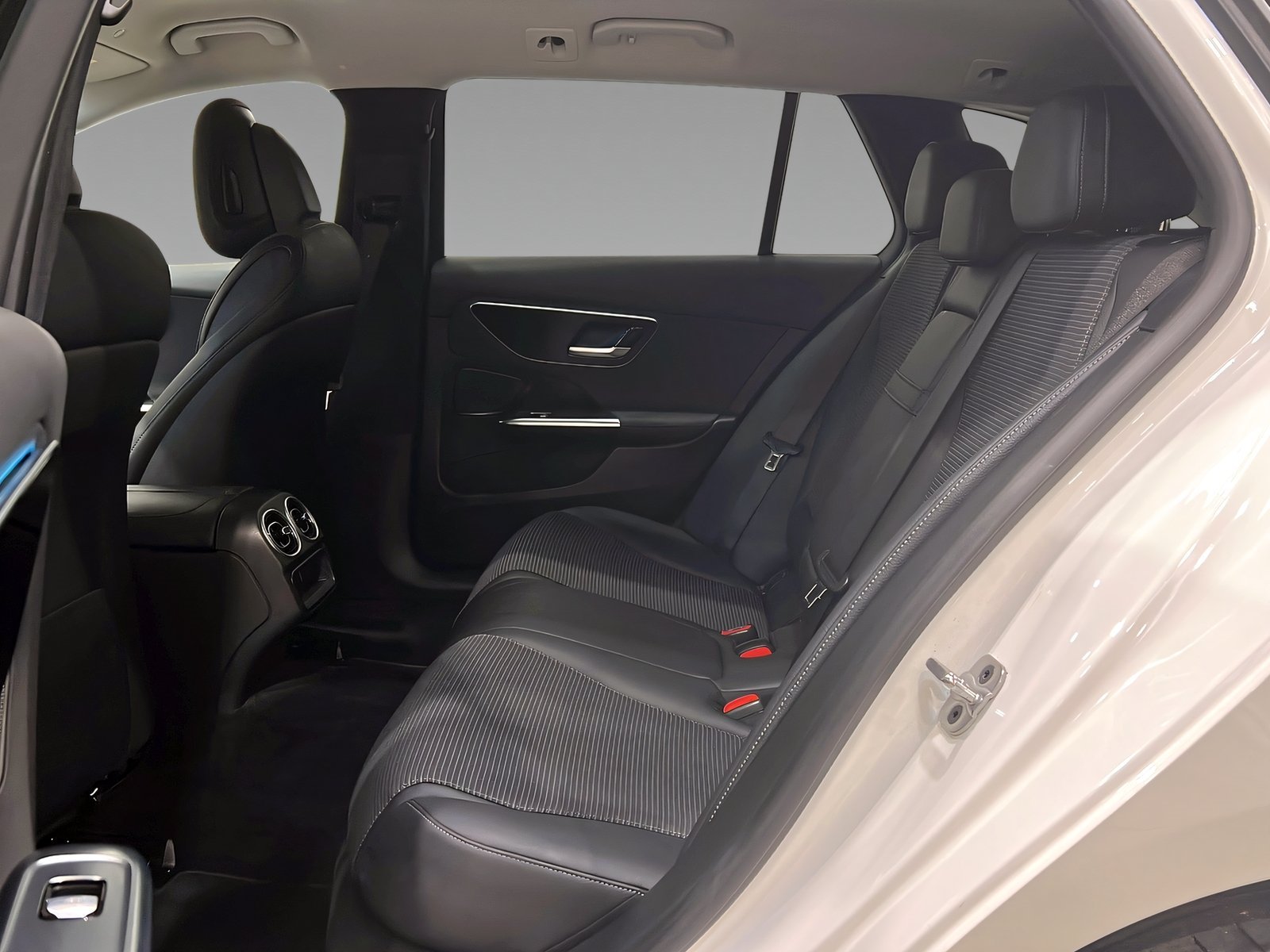 C 300 e T AVANTGARDE+LED+DISTR+CarPlay+Kame+Ambi Bild 10