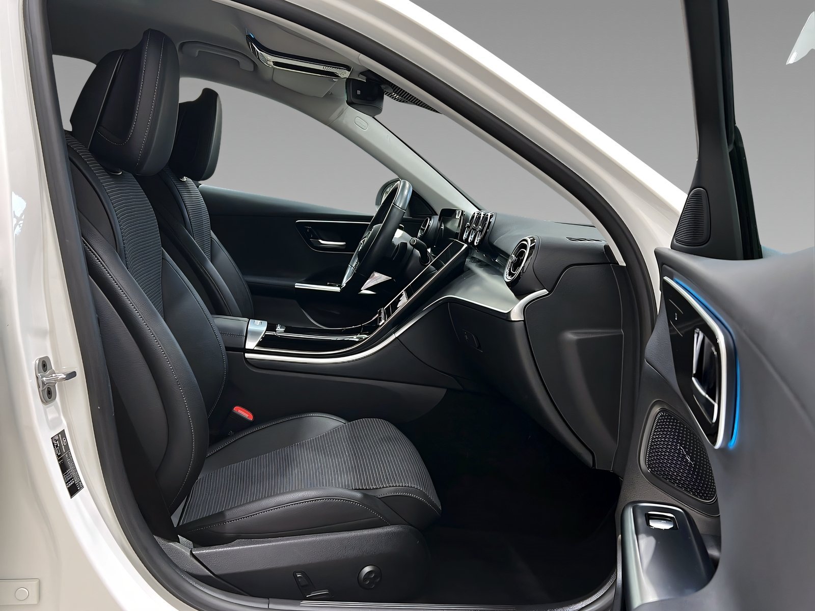 C 300 e T AVANTGARDE+LED+DISTR+CarPlay+Kame+Ambi Bild 12