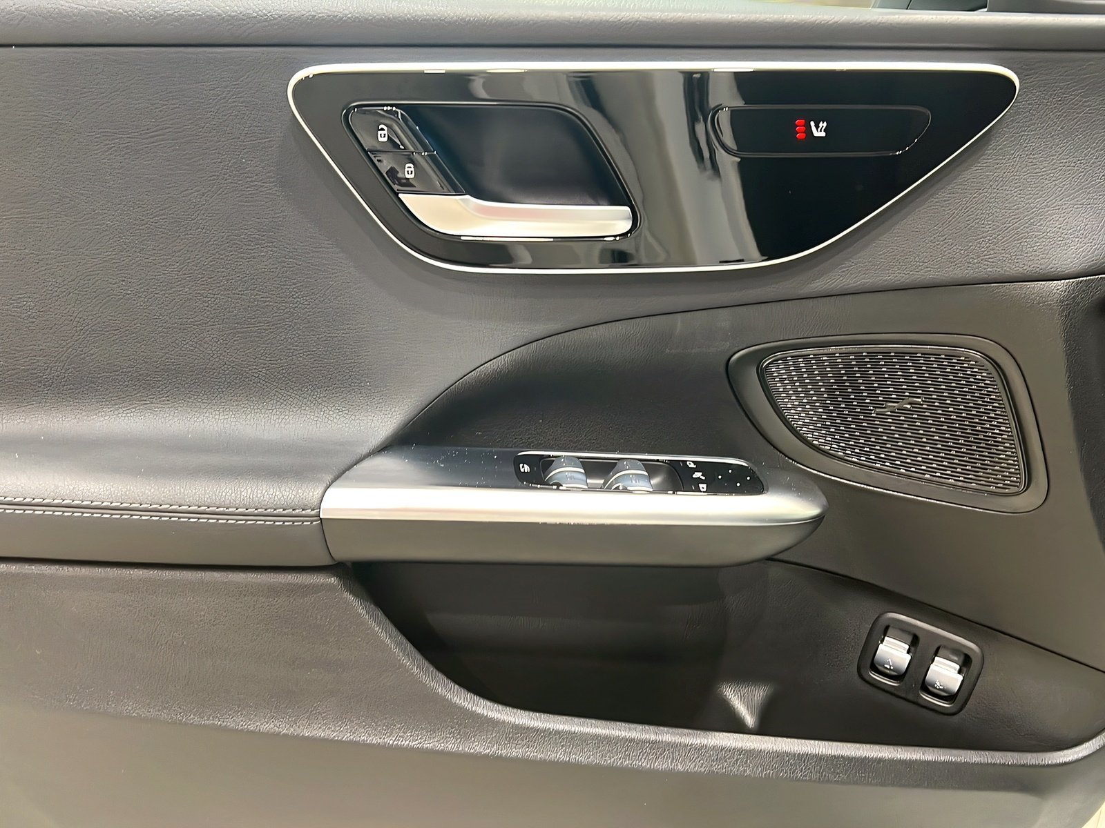 C 300 e T AVANTGARDE+LED+DISTR+CarPlay+Kame+Ambi Bild 13