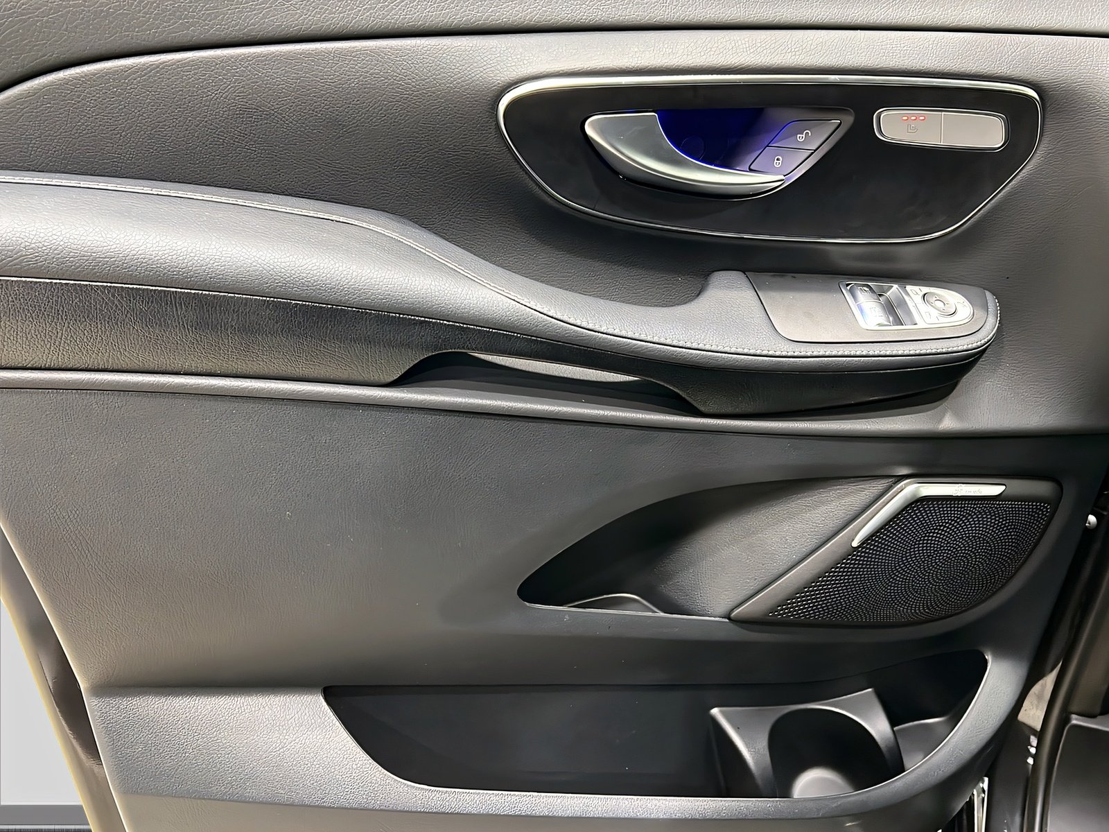 V 300 d AVANT AMG lang-Airm-Pano-360°-Burm-AHK Bild 13