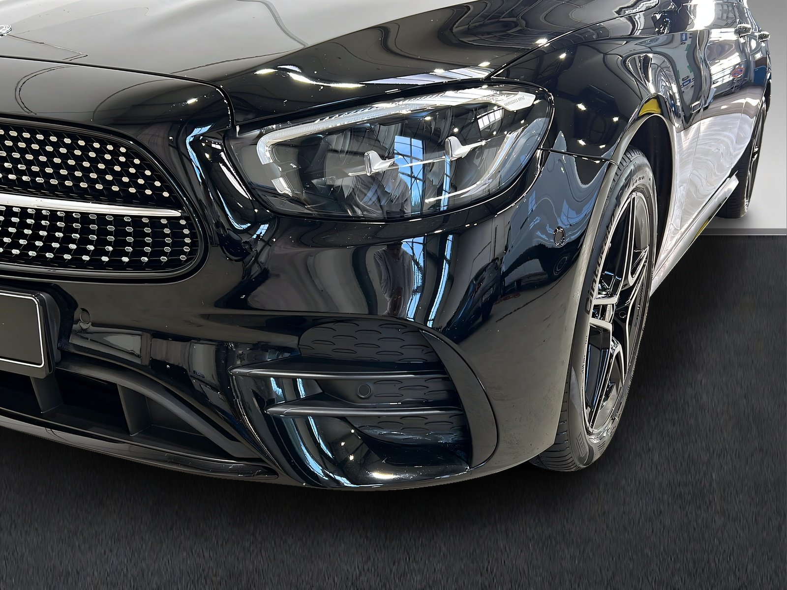 E 300 de T AMG+LED+DISTR+NIGHT+Kame+Pano+HuD+AHK Bild 3