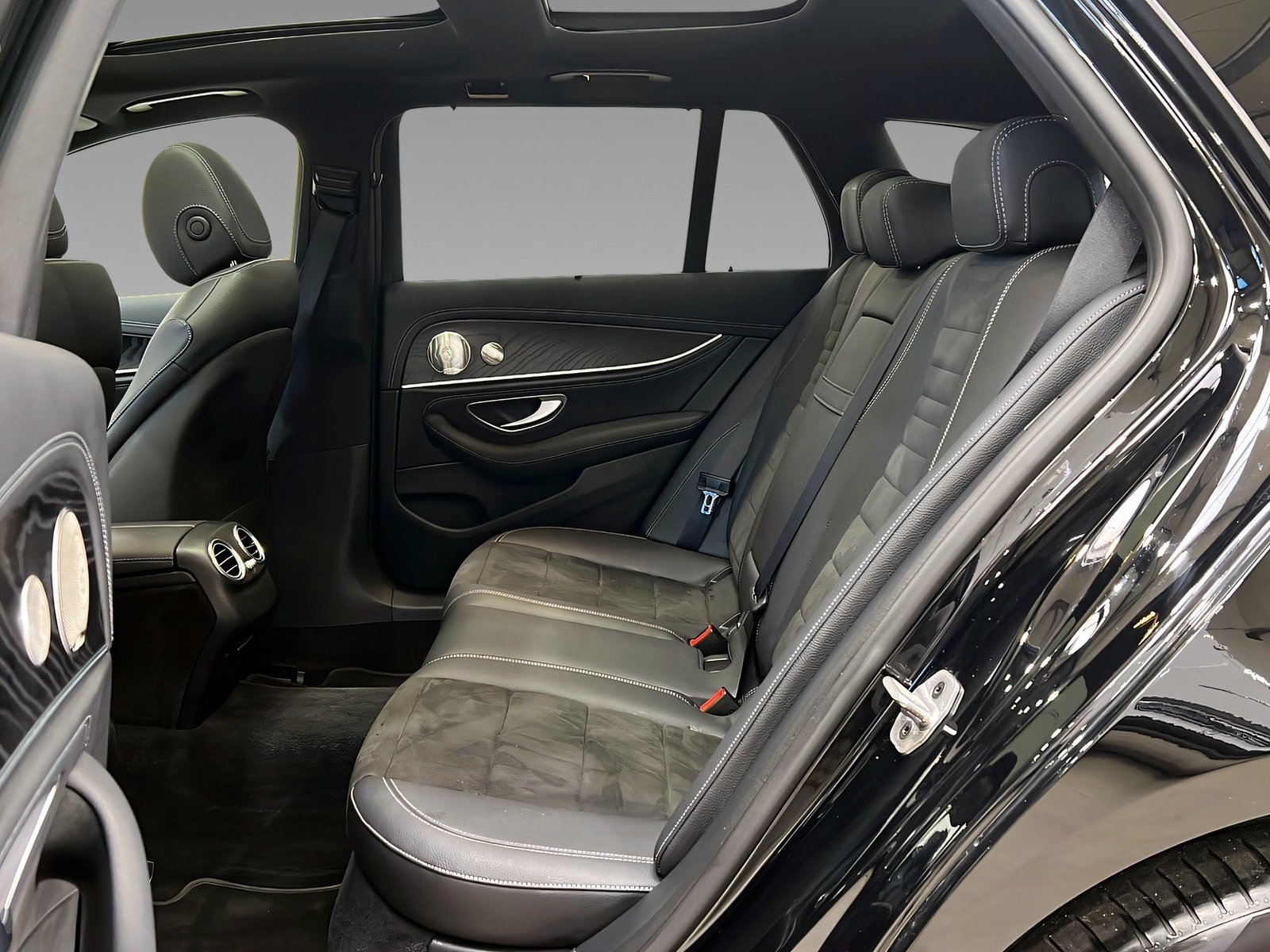 E 300 de T AMG+LED+DISTR+NIGHT+Kame+Pano+HuD+AHK Bild 10