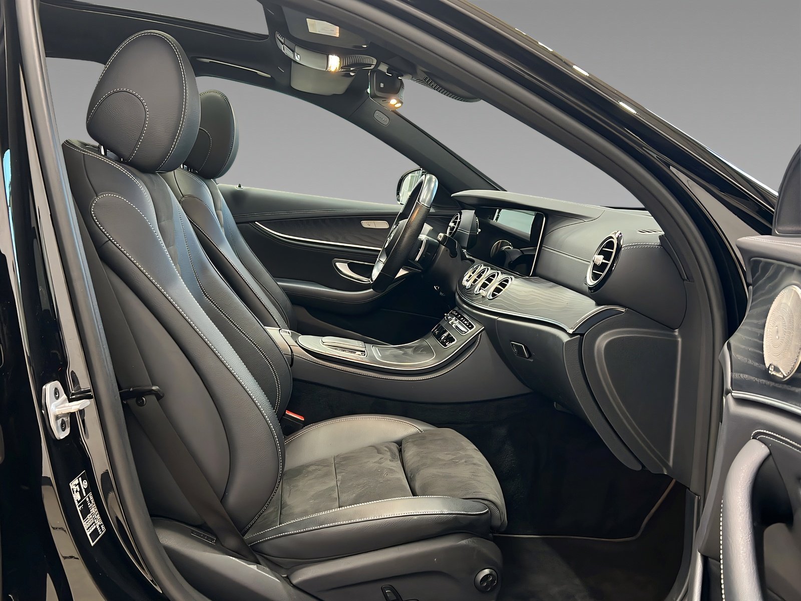 E 300 de T AMG+LED+DISTR+NIGHT+Kame+Pano+HuD+AHK Bild 12