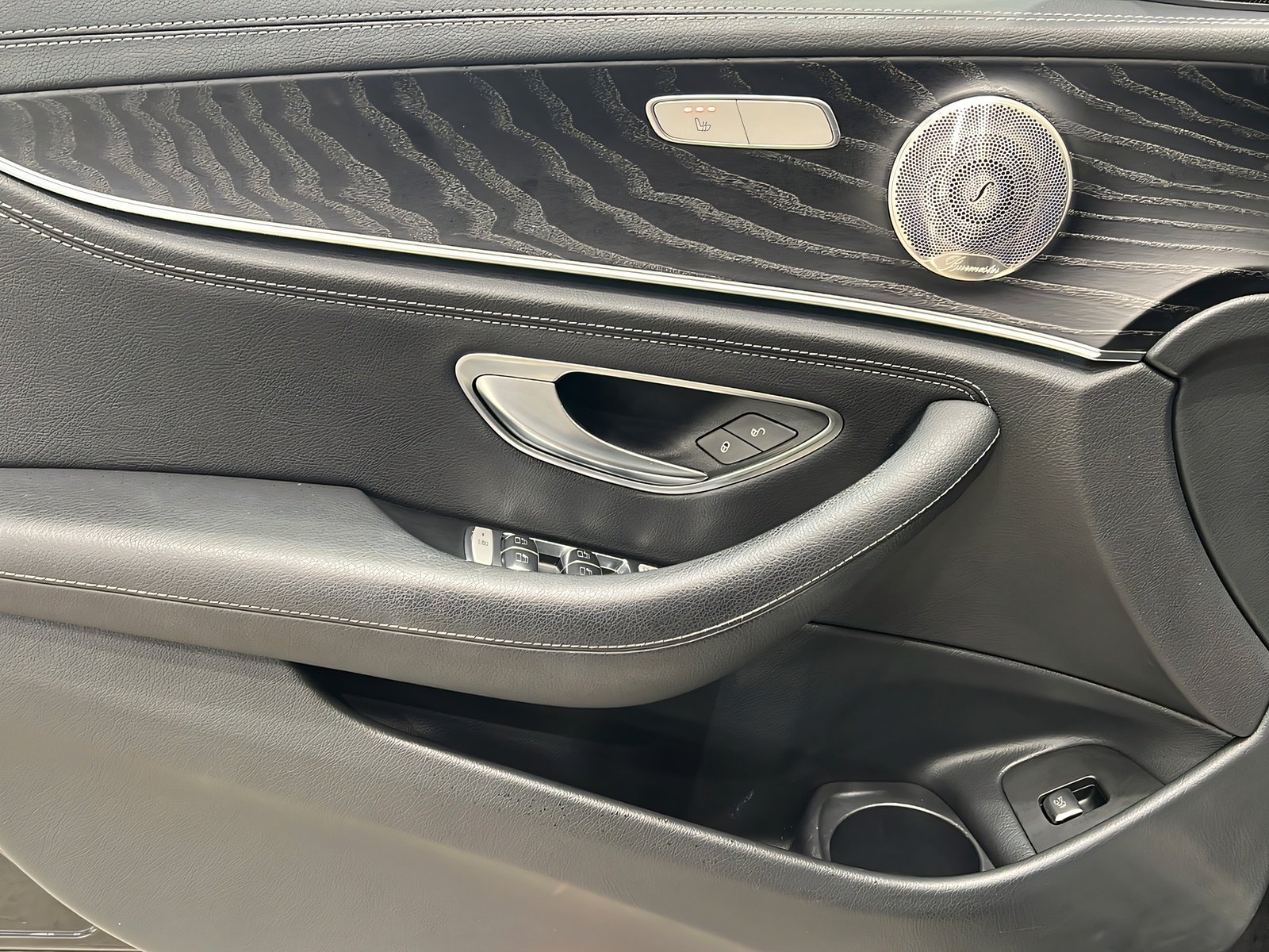 E 300 de T AMG+LED+DISTR+NIGHT+Kame+Pano+HuD+AHK Bild 14