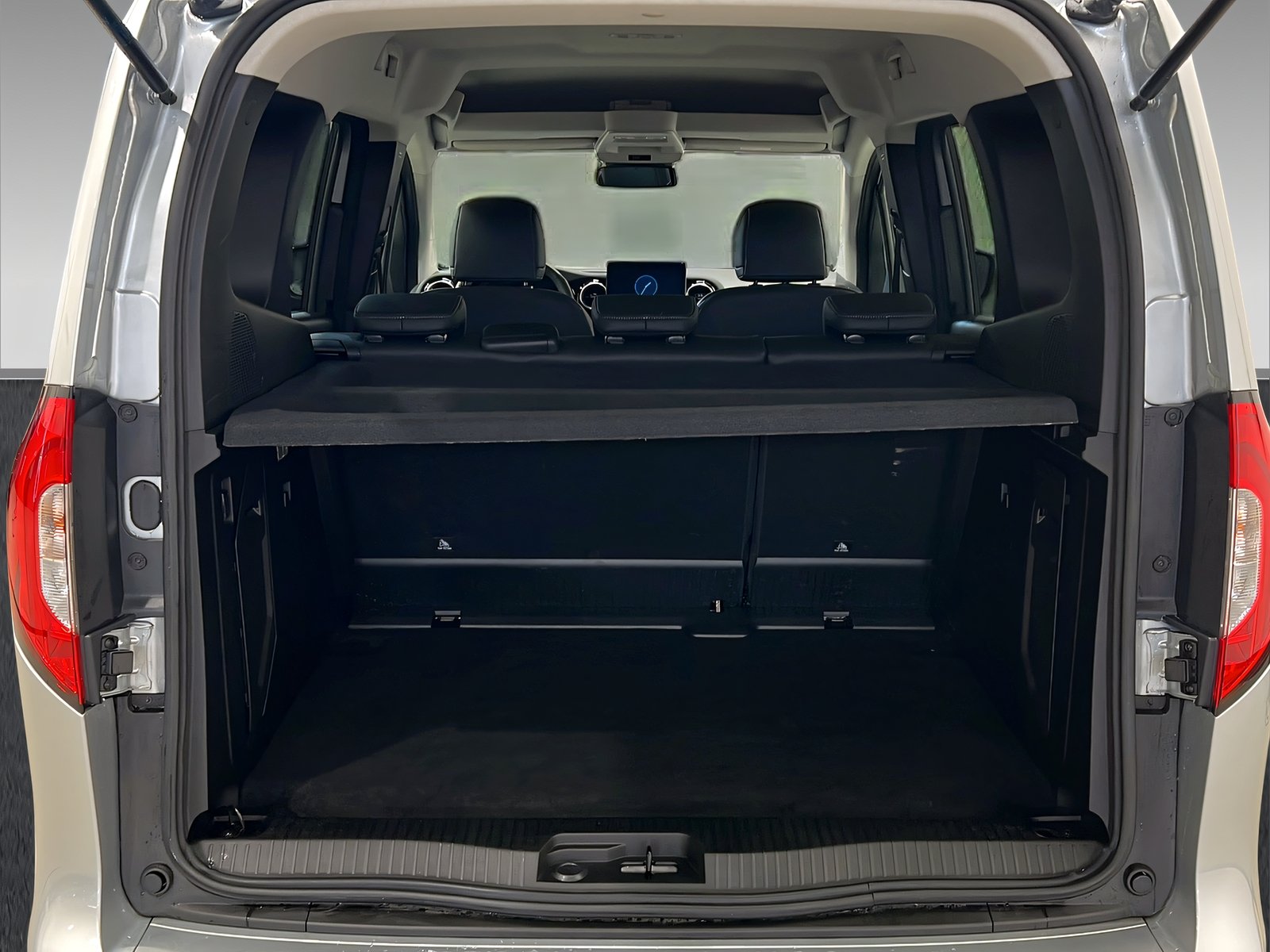 T 180d PROGRESSIVE Standard LED+TotW+Ambi+AHK Bild 8