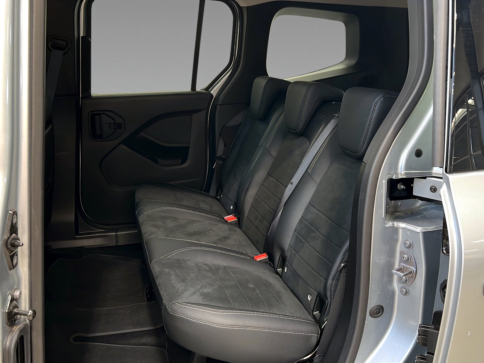 T 180d PROGRESSIVE Standard LED+TotW+Ambi+AHK Bild 14