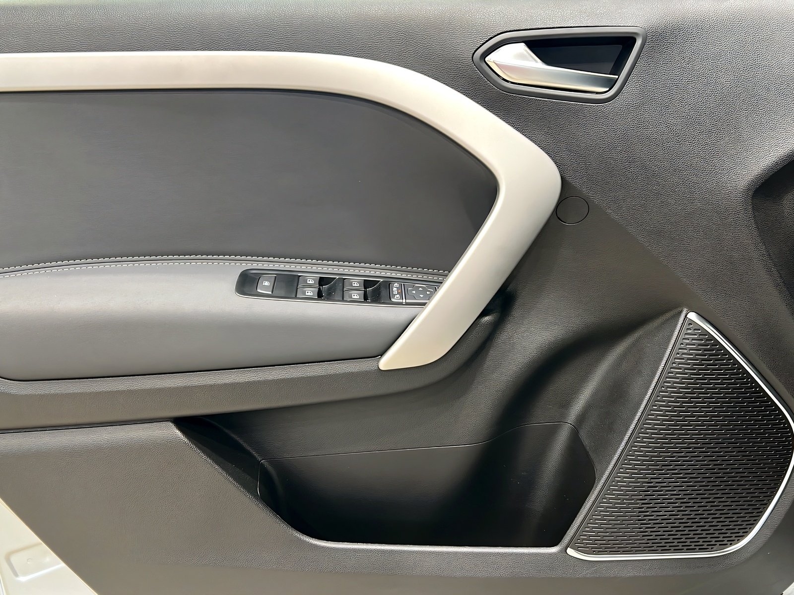 T 180d PROGRESSIVE Standard LED+TotW+Ambi+AHK Bild 15