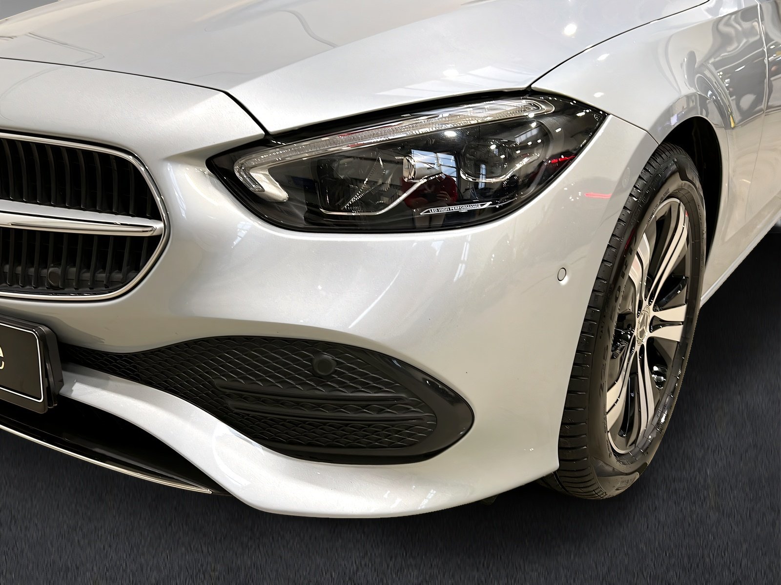 C 220 d AVANTGARDE+LED+Kam+CarPlay+TotW+LrHz+AHK Bild 3