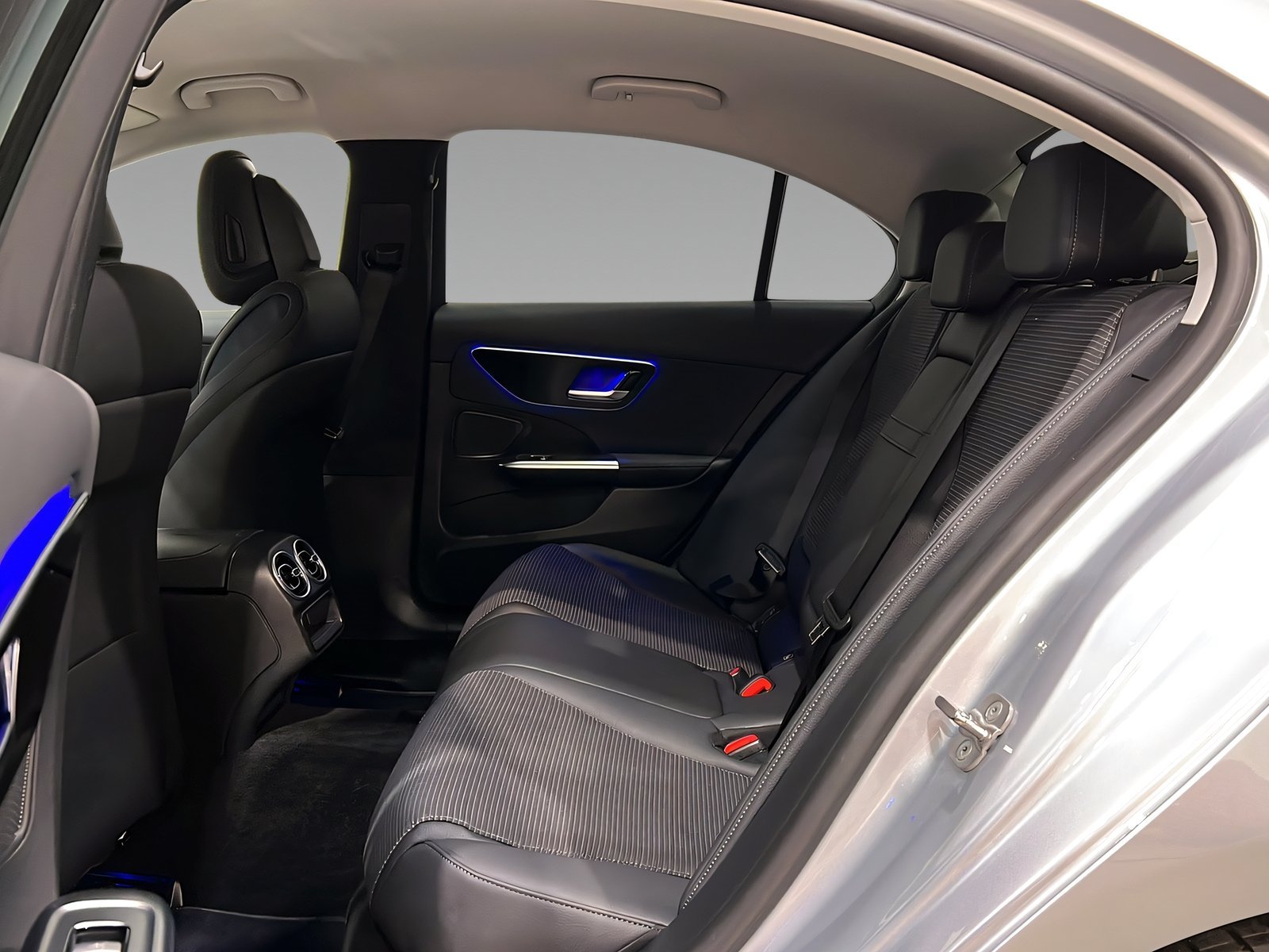 C 220 d AVANTGARDE+LED+Kam+CarPlay+TotW+LrHz+AHK Bild 10