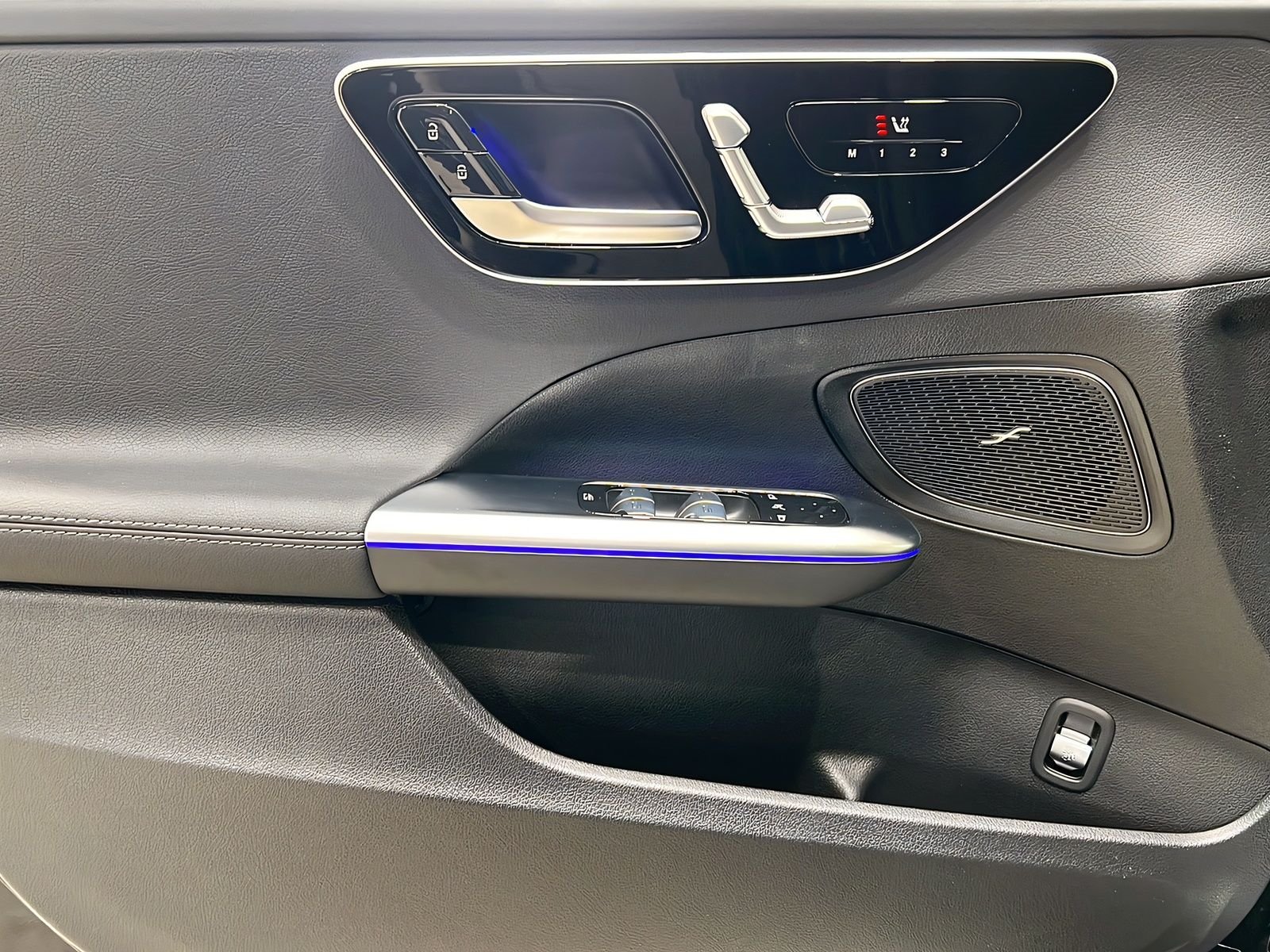 C 220 d AMG+NIGHT+Memory+CarPlay+Pano+TotW+360° Bild 13