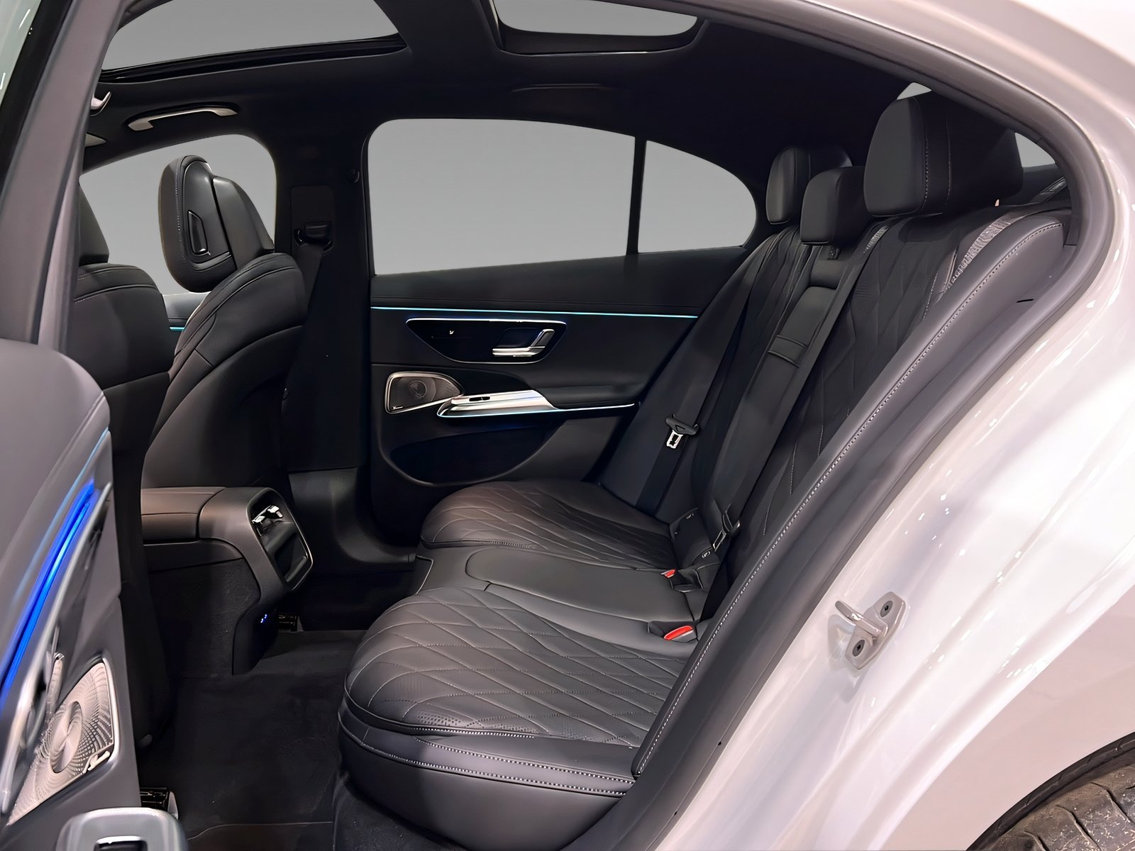 E 450d 4M AMG+DIST+Superscreen+Burm+Pano+AHK+360 Bild 9