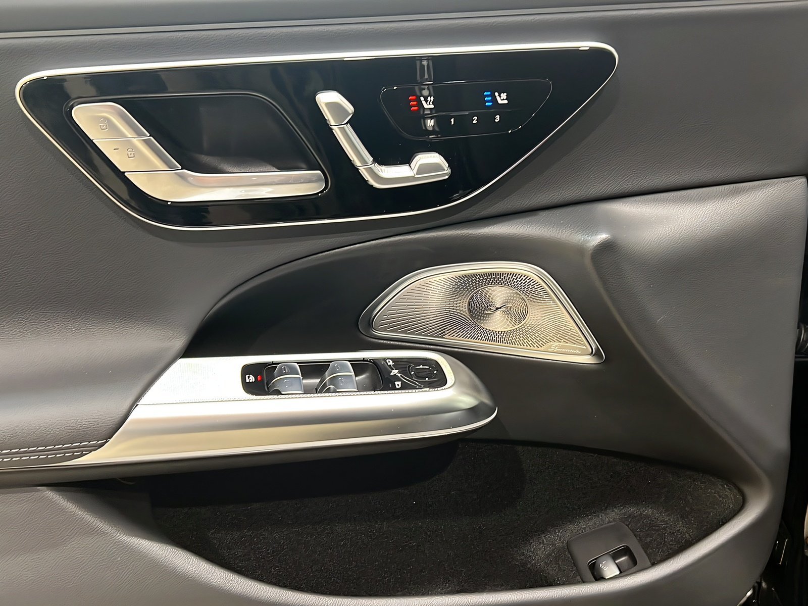 E 450d 4M AMG+DIST+NIGHT+Supercreen+HuD+AHK+360° Bild 13