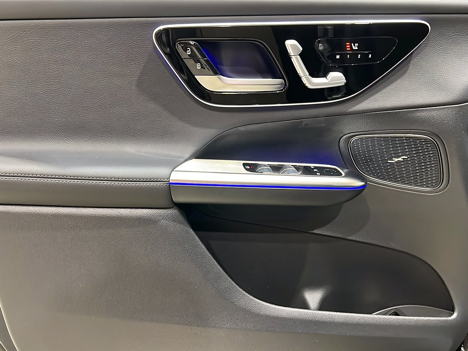 GLC 300 e 4M AMG+DIGITAL+Memo+Pano+TotW+AHK+360° Bild 13