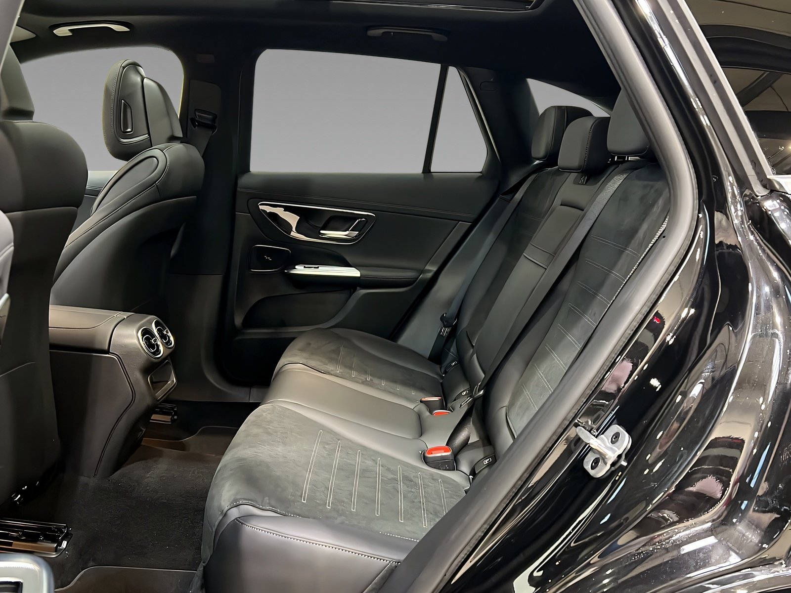 GLC 300de 4M AMG+DIGITAL+Ambi+Pano+TotW+AHK+360° Bild 9