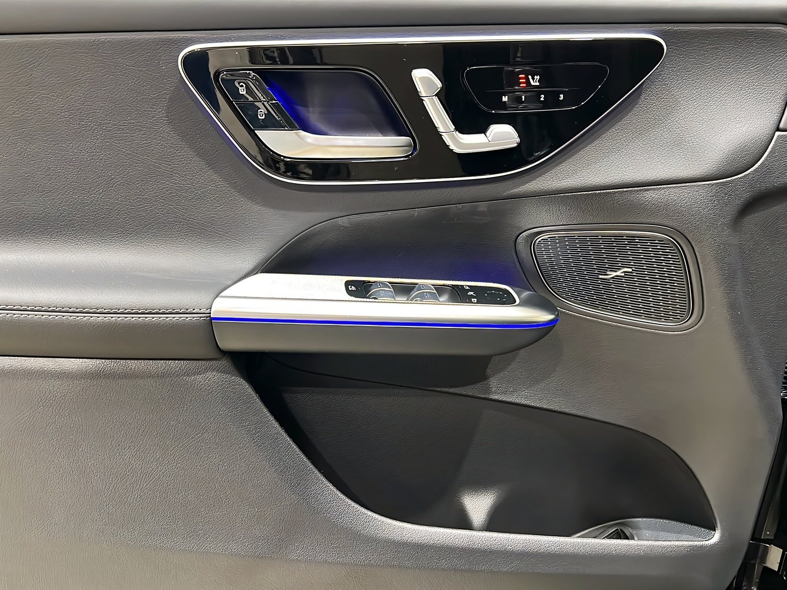 GLC 300de 4M AMG+DIGITAL+Ambi+Pano+TotW+AHK+360° Bild 12