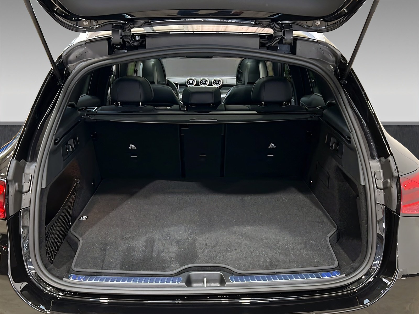 GLC 300de 4M AMG+DIGITAL+Ambi+Pano+TotW+AHK+360° Bild 6