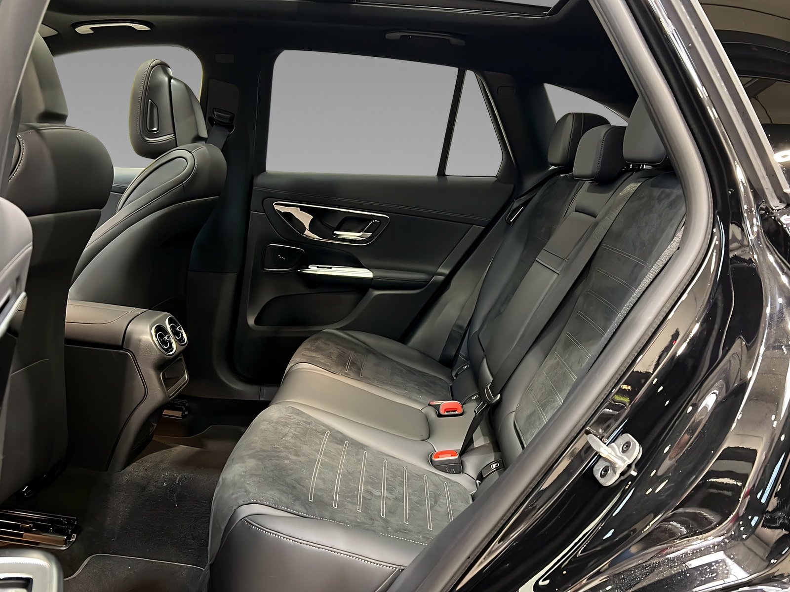 GLC 300de 4M AMG+DIGITAL+Ambi+Pano+TotW+AHK+360° Bild 9