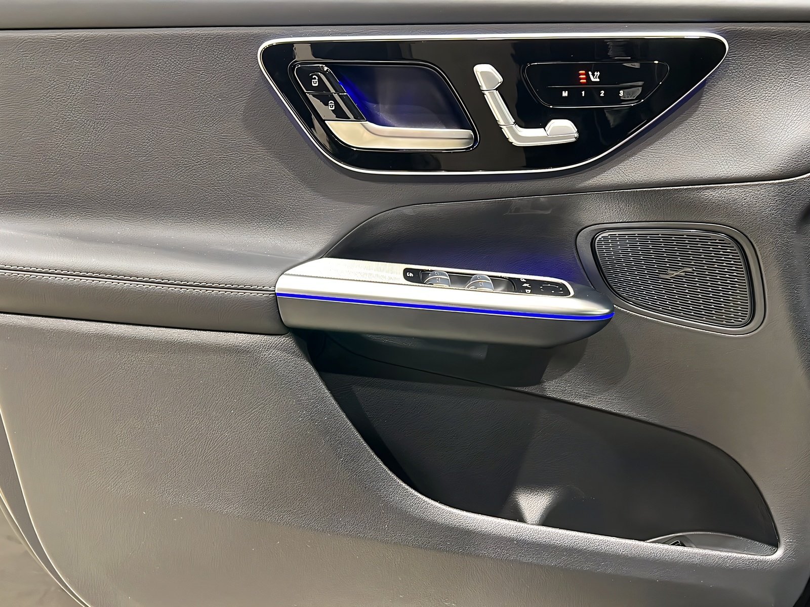 GLC 220d 4M AMG+DIGITAL+Memo+TotW+LrHz+AHK+360° Bild 12