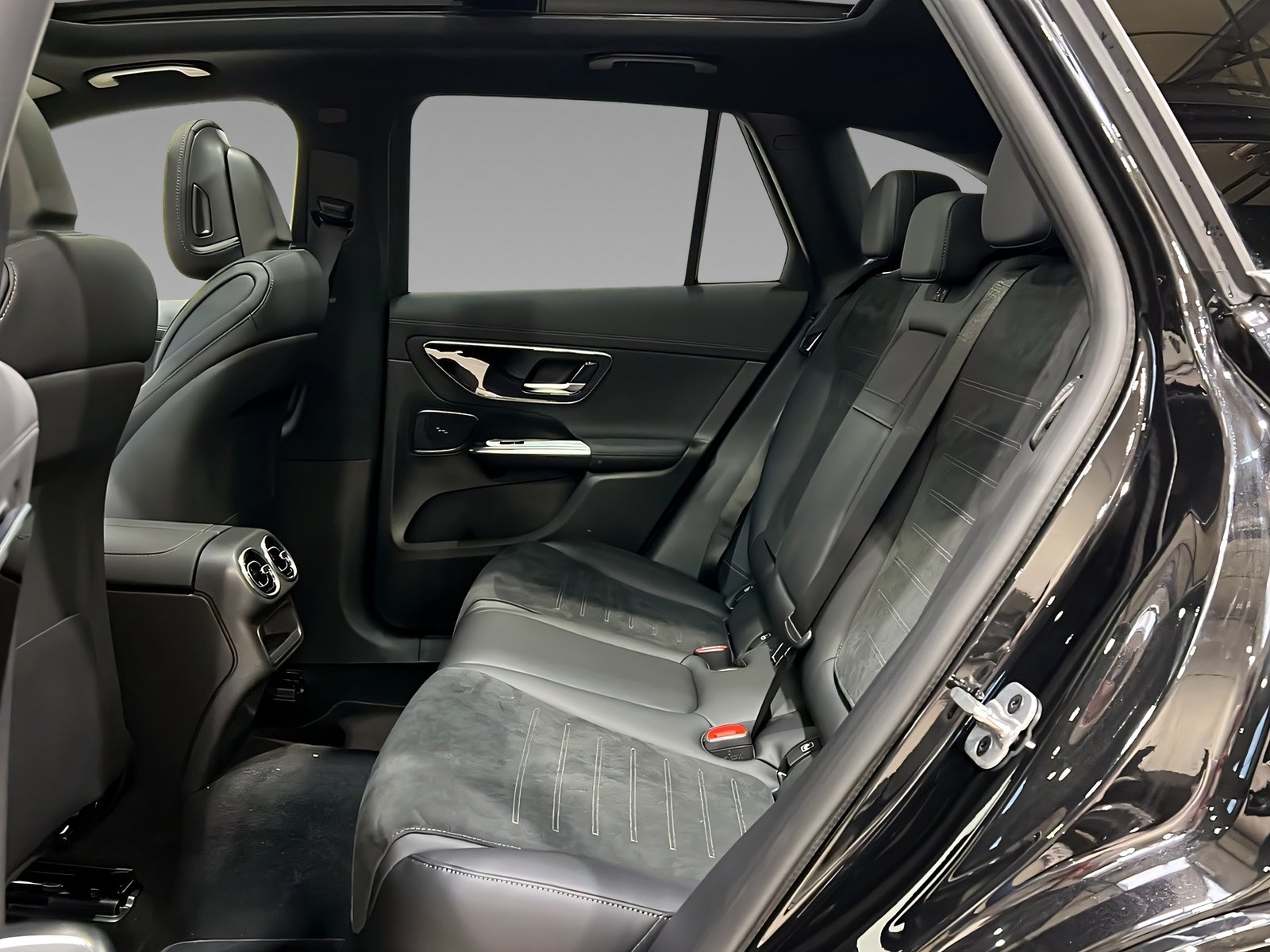 GLC 300de 4M AMG+DIGITAL+Ambi+Pano+TotW+AHK+360° Bild 9