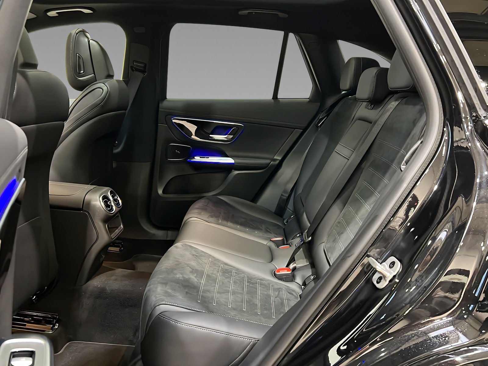 GLC 300de 4M AMG+DIGITAL+Ambi+Pano+TotW+AHK+360° Bild 9