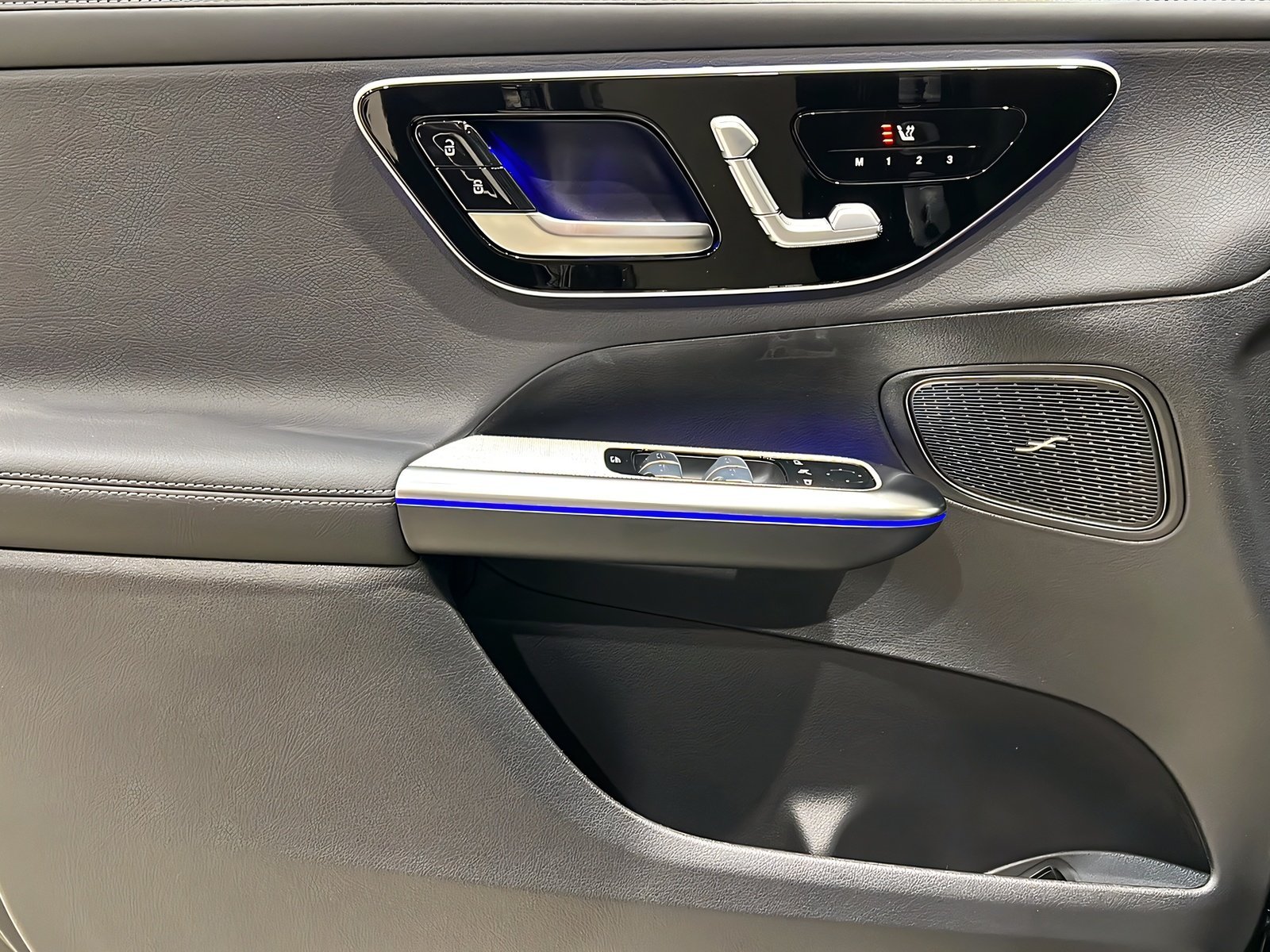 GLC 300de 4M AMG+DIGITAL+Ambi+Pano+TotW+AHK+360° Bild 12