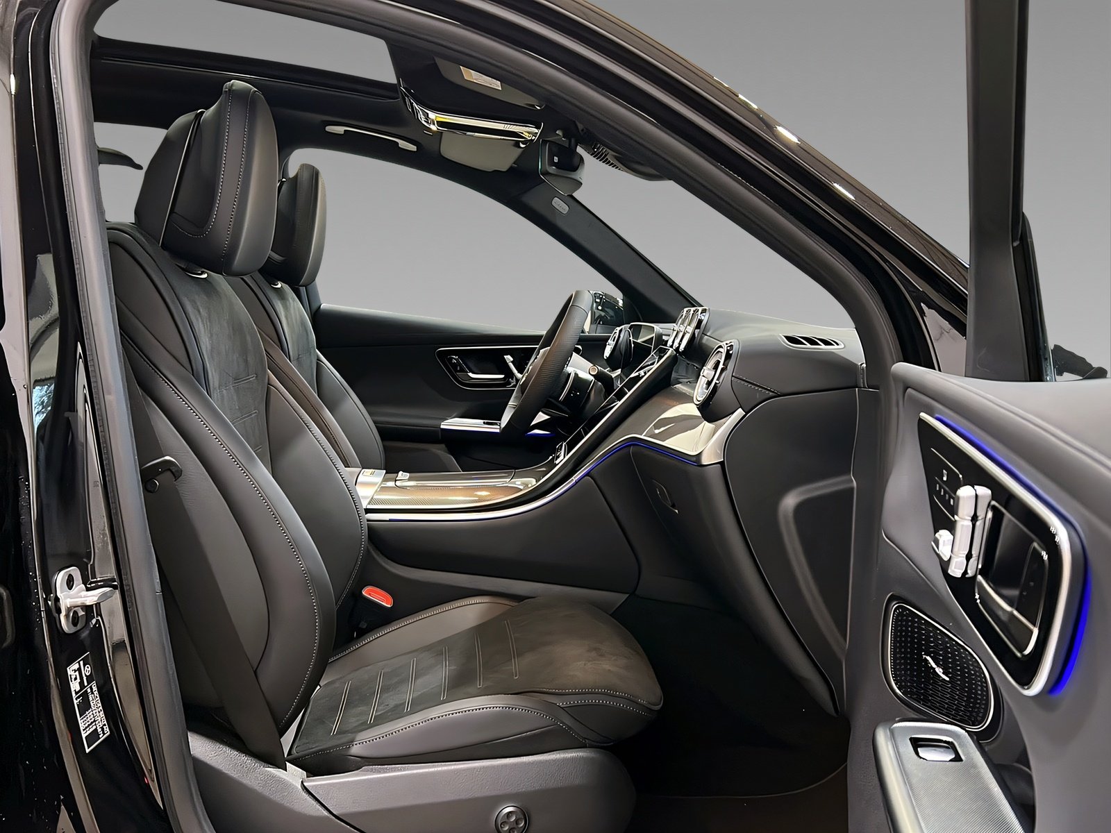 GLC 300de 4M AMG+DIGITAL+Ambi+Pano+TotW+AHK+360° Bild 14