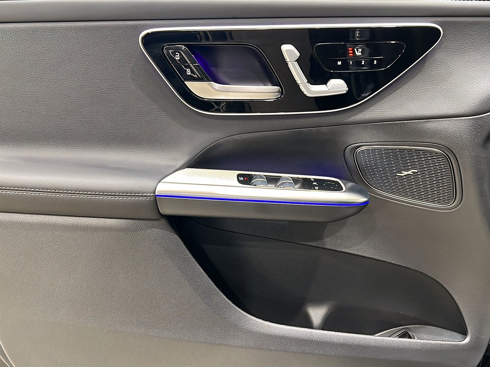 GLC 220 d 4M AMG+DIGITAL+Ambi+Pano+TotW+AHK+360° Bild 12