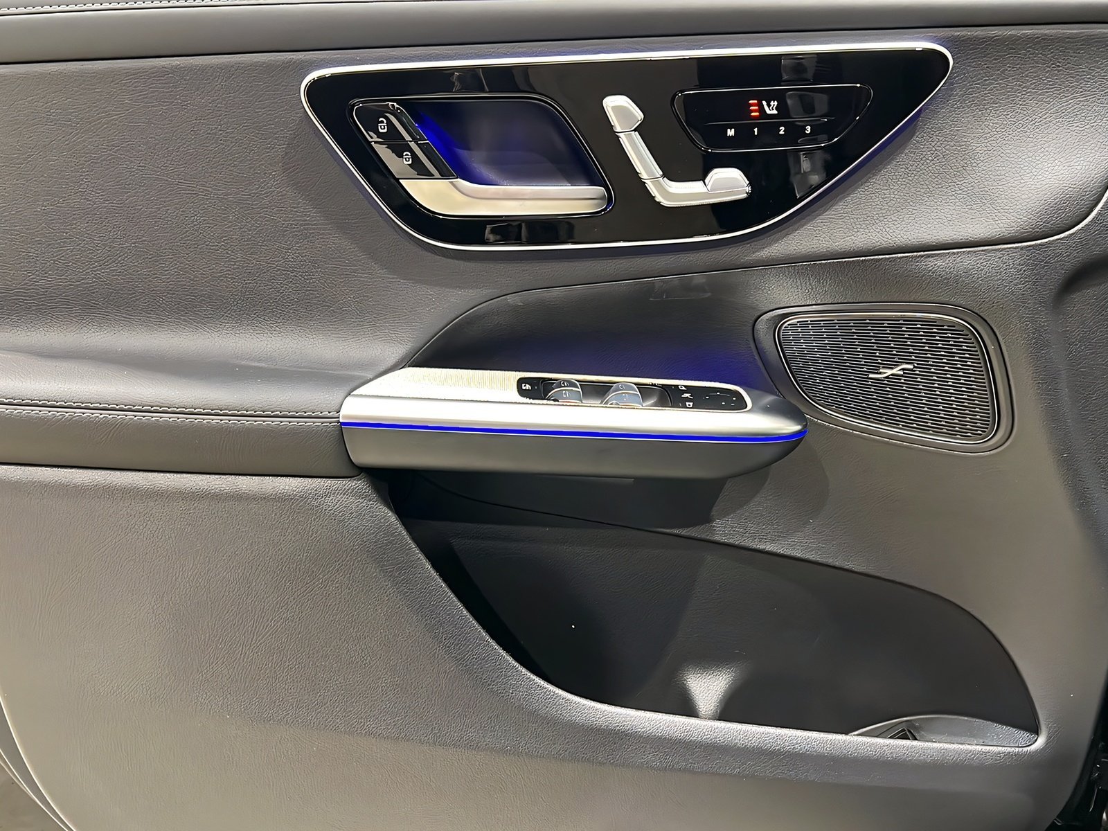 GLC 300 e 4M AMG+DIGITAL+Pano+Memo+TotW+AHK+360° Bild 12