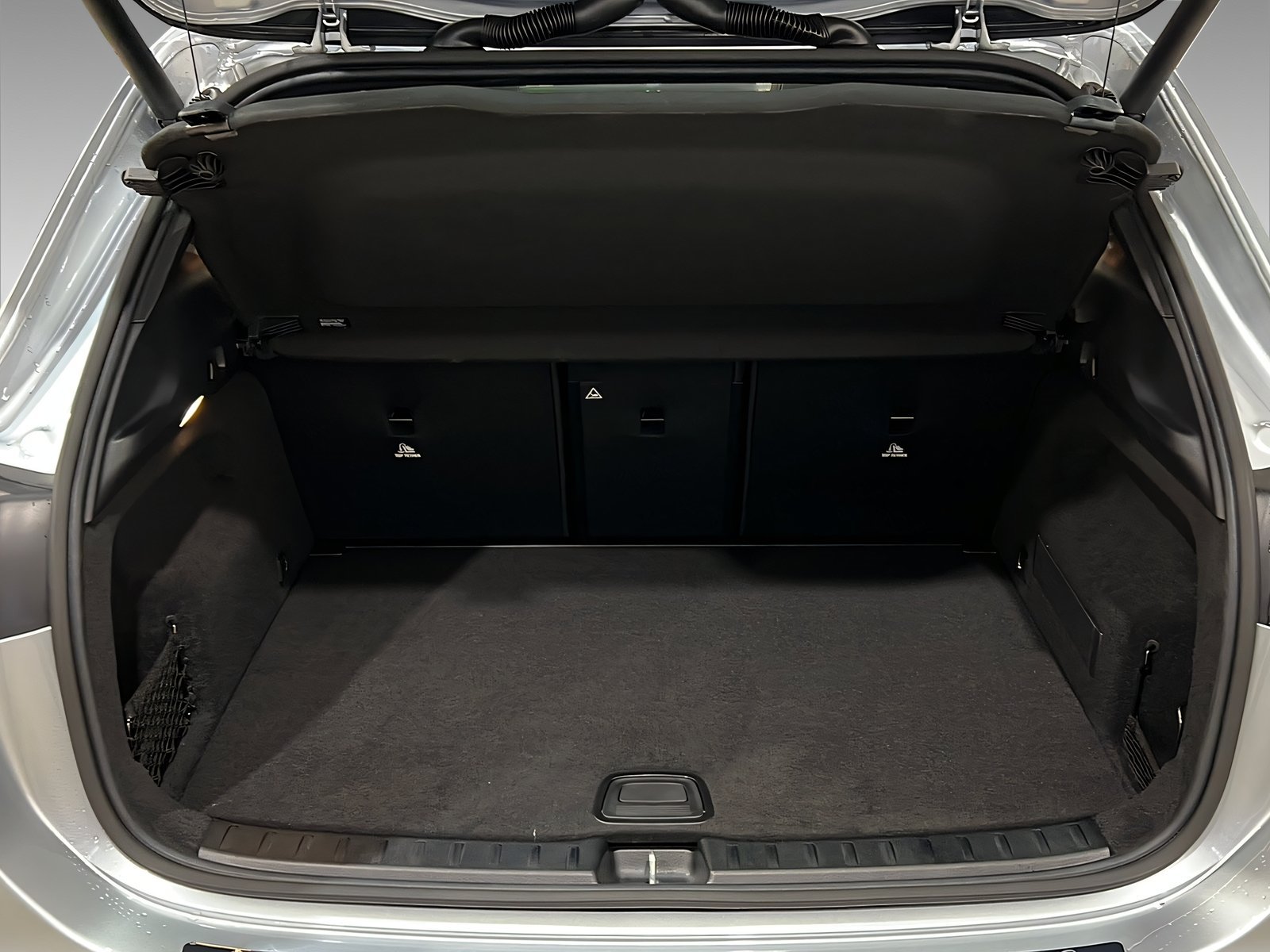 GLA 200 AMG+DISTRO+NIGHT+Ambi+Pano+TotW+AHK+360° Bild 6