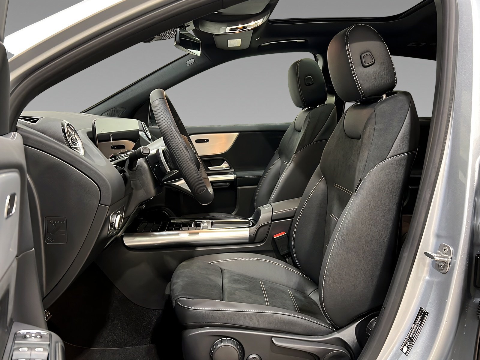 GLA 200 AMG+DISTRO+NIGHT+Ambi+Pano+TotW+AHK+360° Bild 8