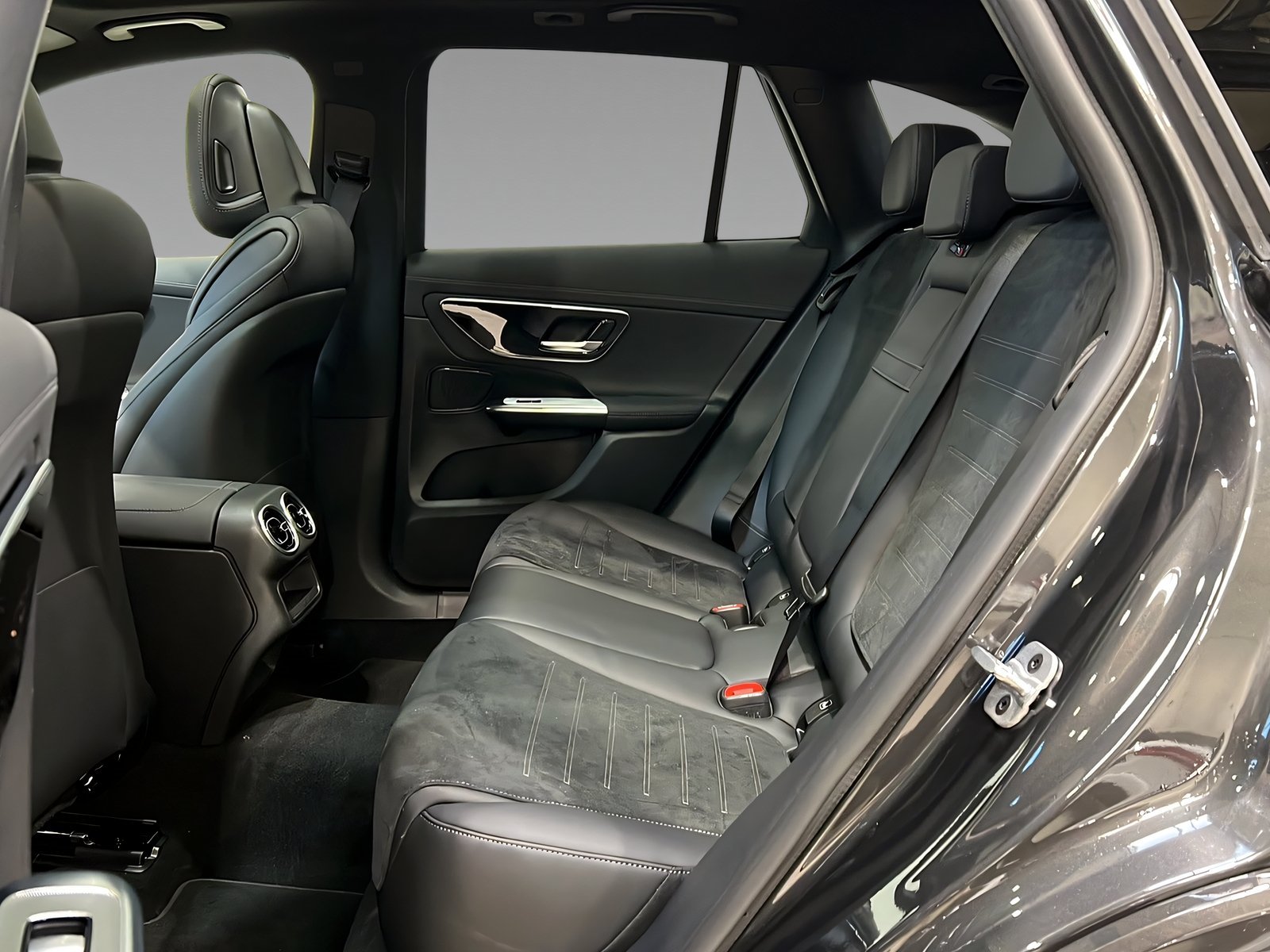 GLC 220 d 4M AMG+DIGITAL+Memo+Pano+LrHz+AHK+360° Bild 9