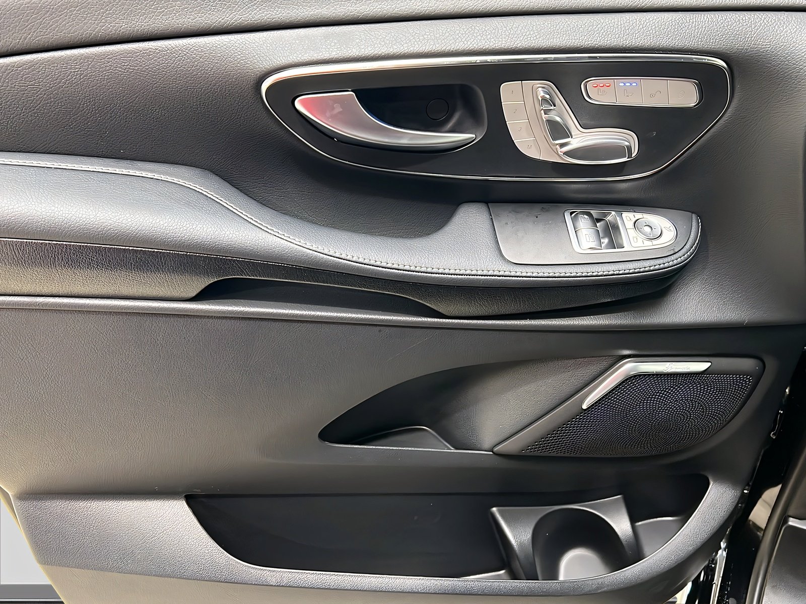 V 300 d extralang AVANTGARDE+AMG+DISTR+Burmester Bild 13