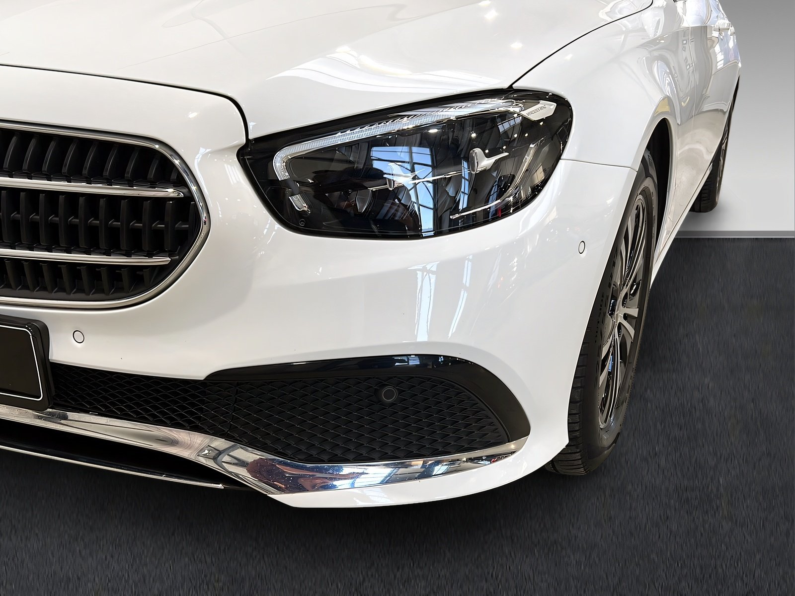 E 200 4M T AVANTGARDE+LED+DISTR+Kam+Pano+HuD+AHK Bild 3