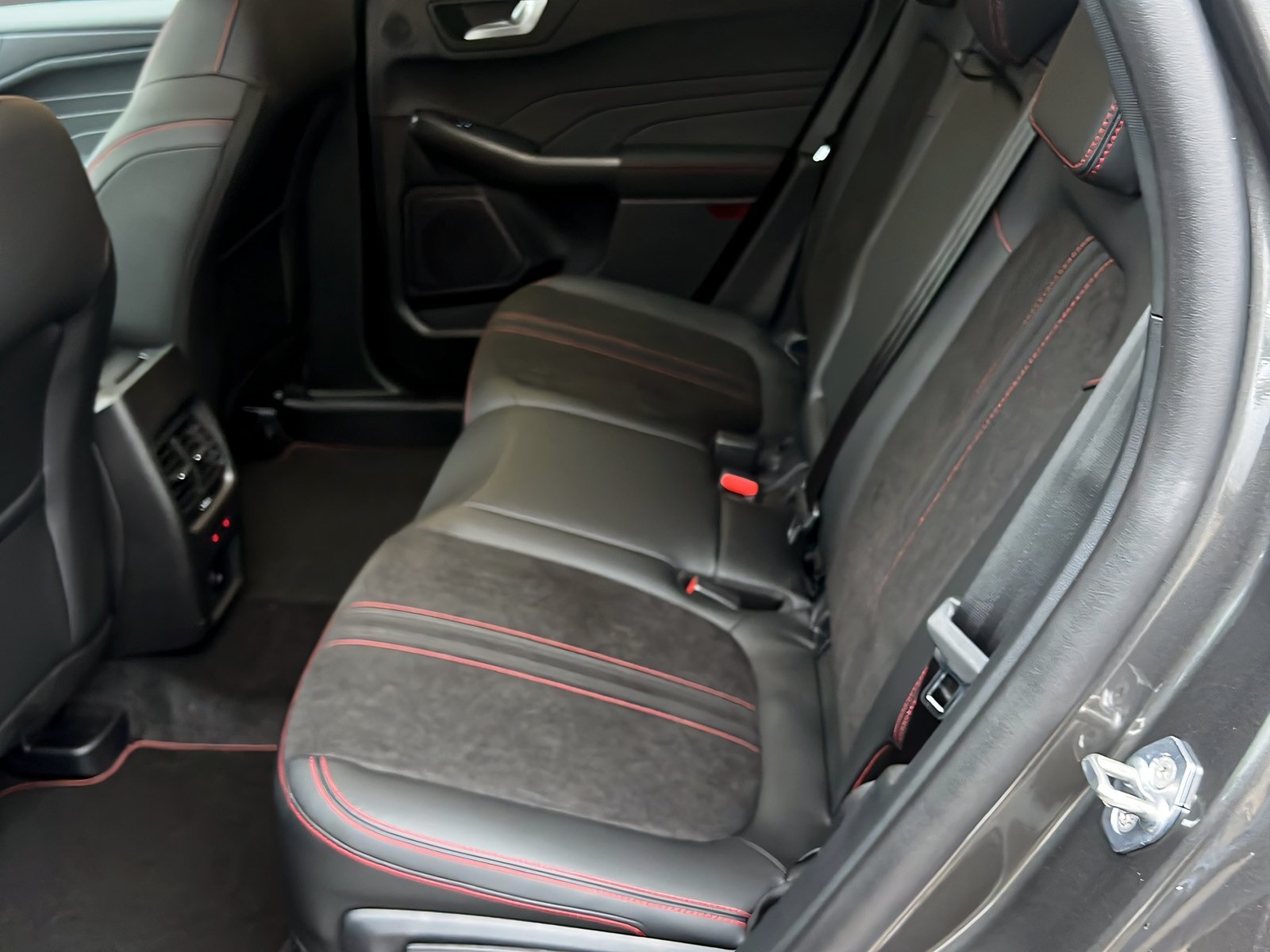 Kuga ST-Line X Bild 10