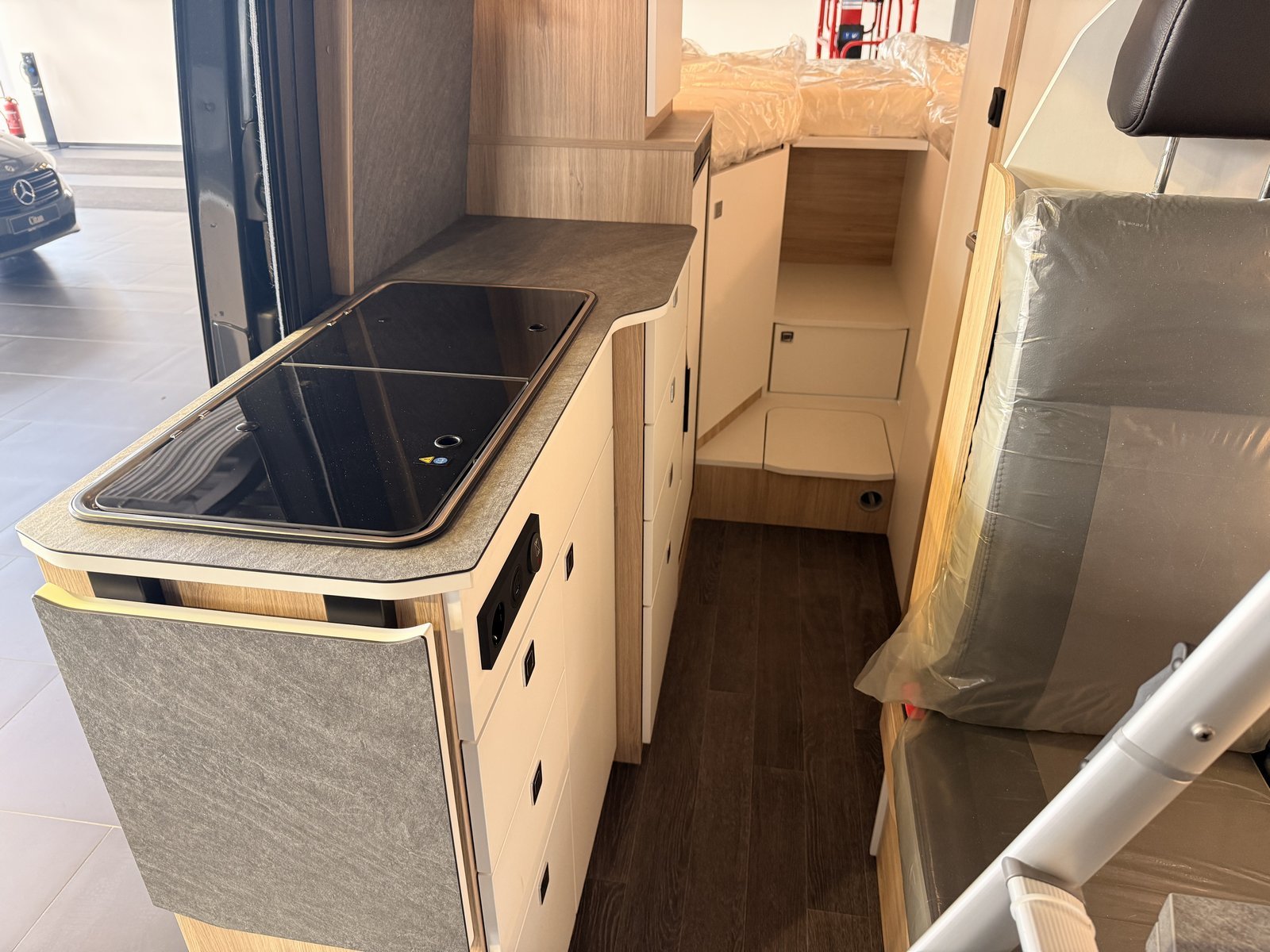 Frankia Yucon K-Peak 7.0 GD 4x4 4,1t Markise+Bad Bild 17