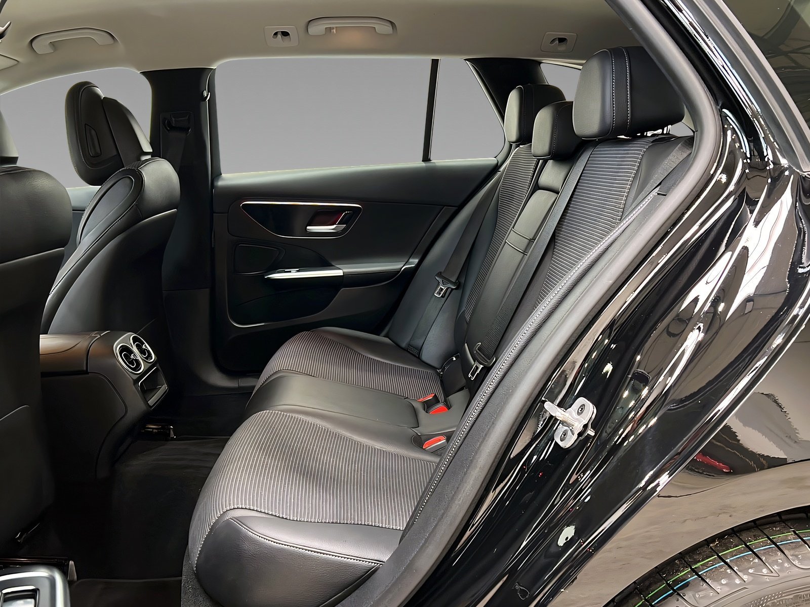 C 300 e T AVANTGARDE+LED+Kamera+Ambi+CarPlay+AHK Bild 10