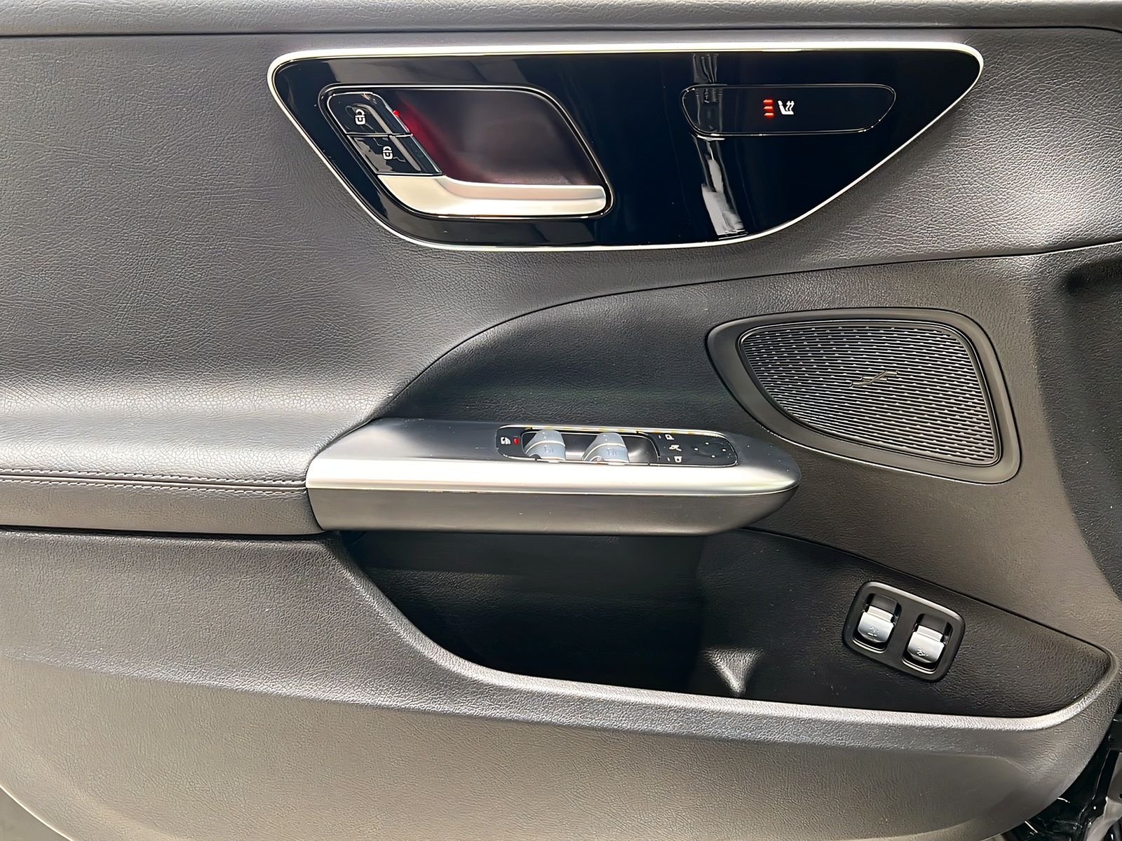 C 300 e T AVANTGARDE+LED+Kamera+Ambi+CarPlay+AHK Bild 14