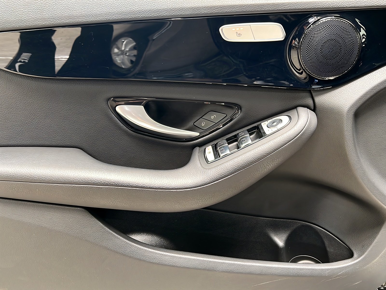 C 300 AVANTGARDE+LED+PARKTRONIC+Ambiente+Carplay Bild 13