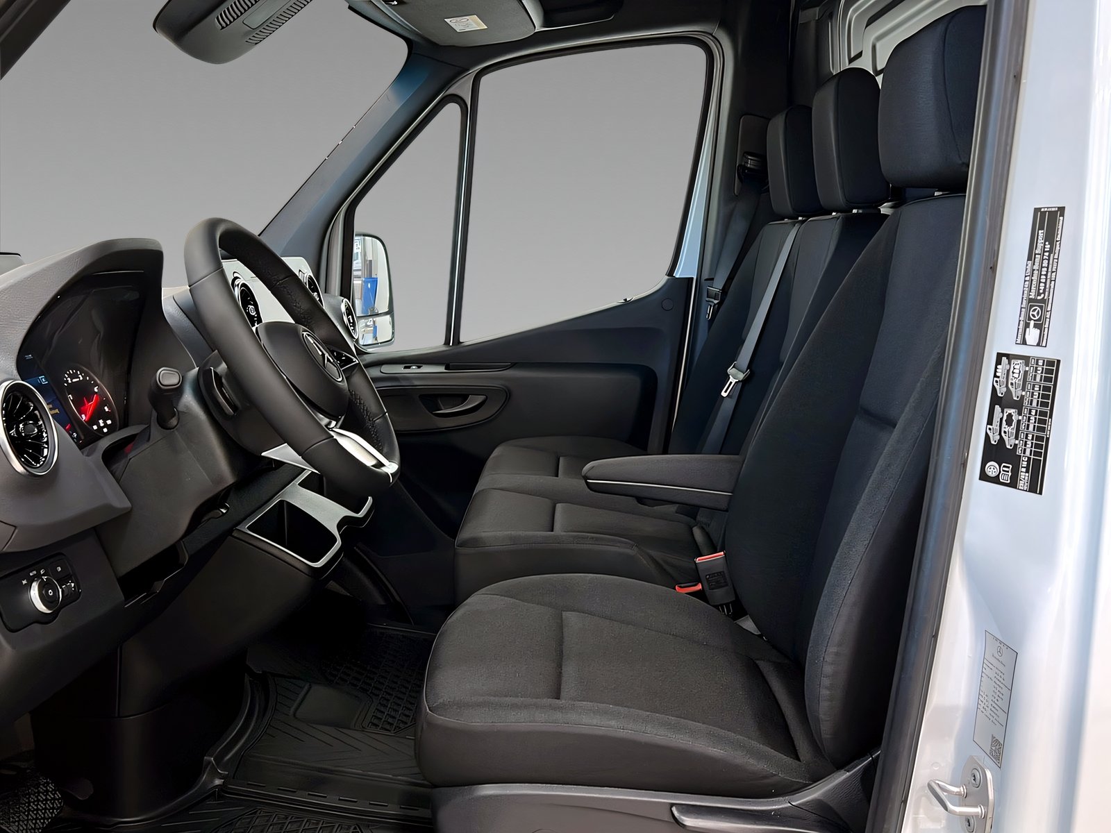 Sprinter 317 Kasten PRO L2H1+Tachog+DISTR+AHK3,5 Bild 9