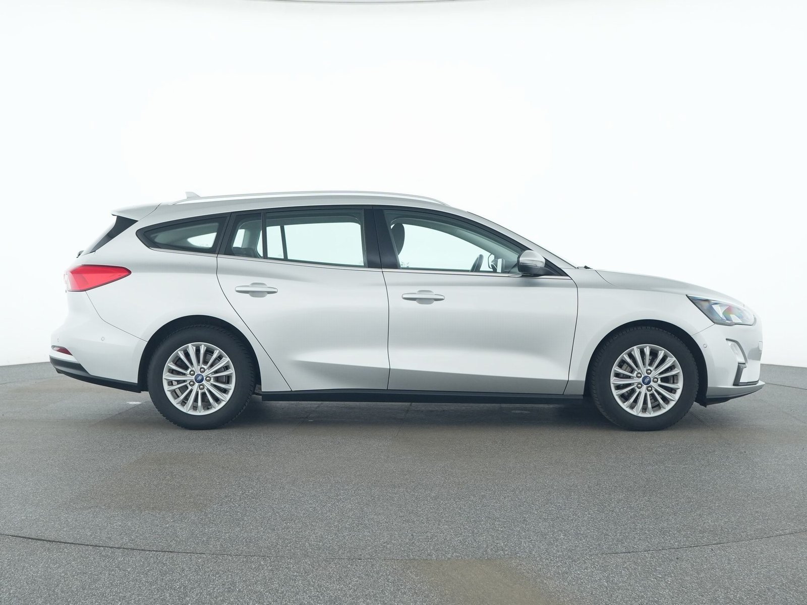 Ford Focus Turnier Titanium Tempomat+LrHz+TotW Bild 3