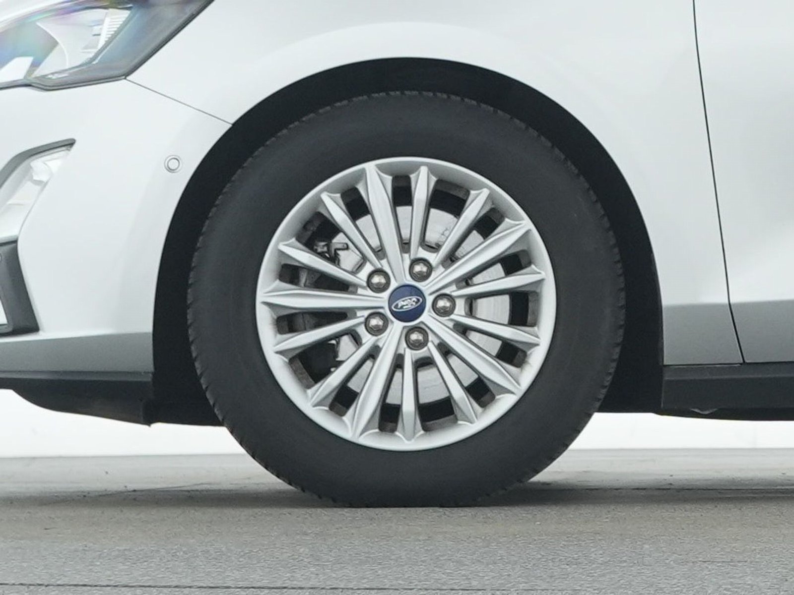 Ford Focus Turnier Titanium Tempomat+LrHz+TotW Bild 10
