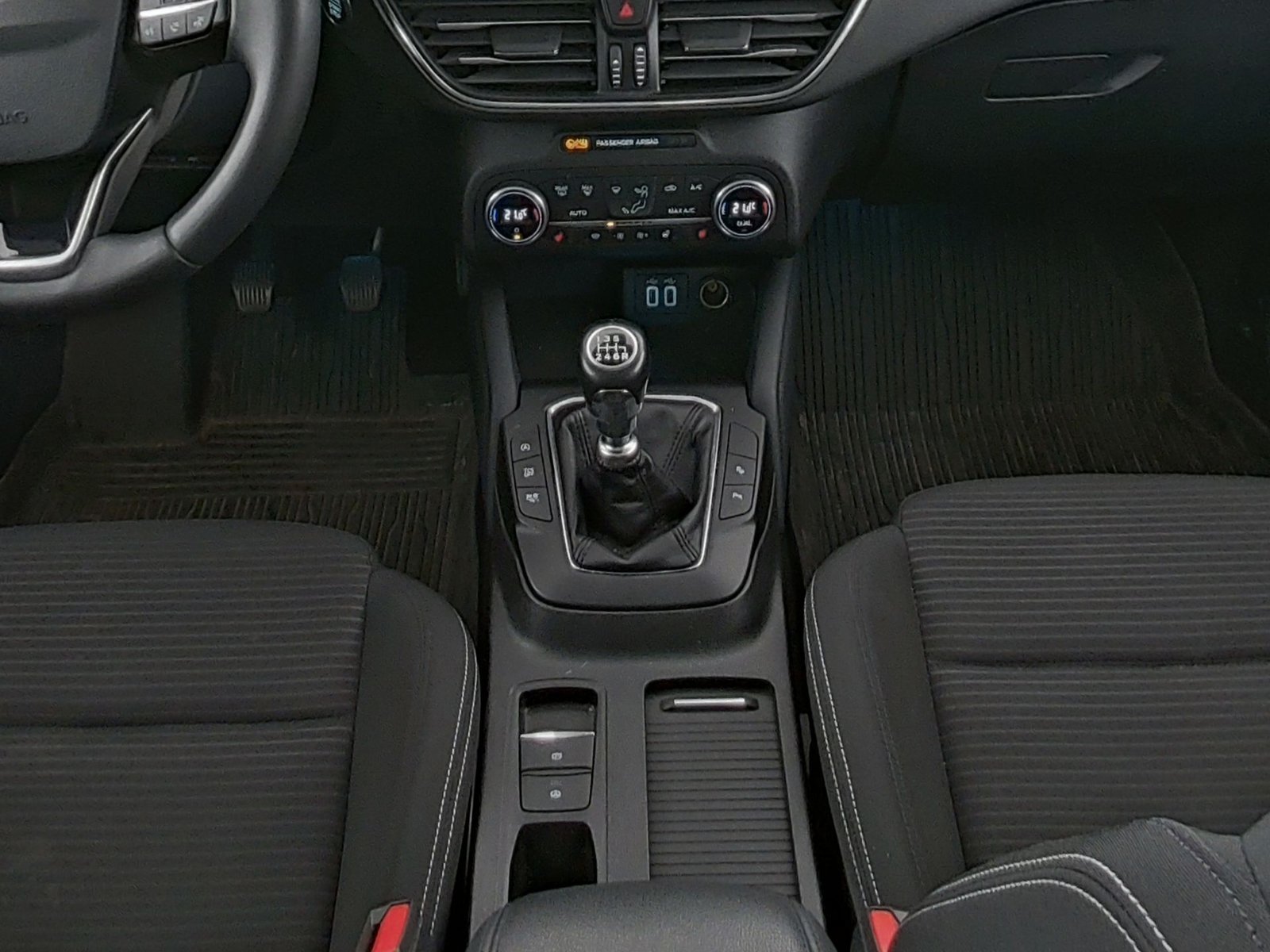 Ford Focus Turnier Titanium Tempomat+LrHz+TotW Bild 17