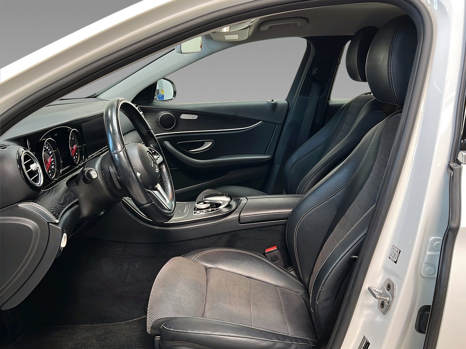 E 220 T d AMG Line 4M- Nur Händler oder Export Bild 9