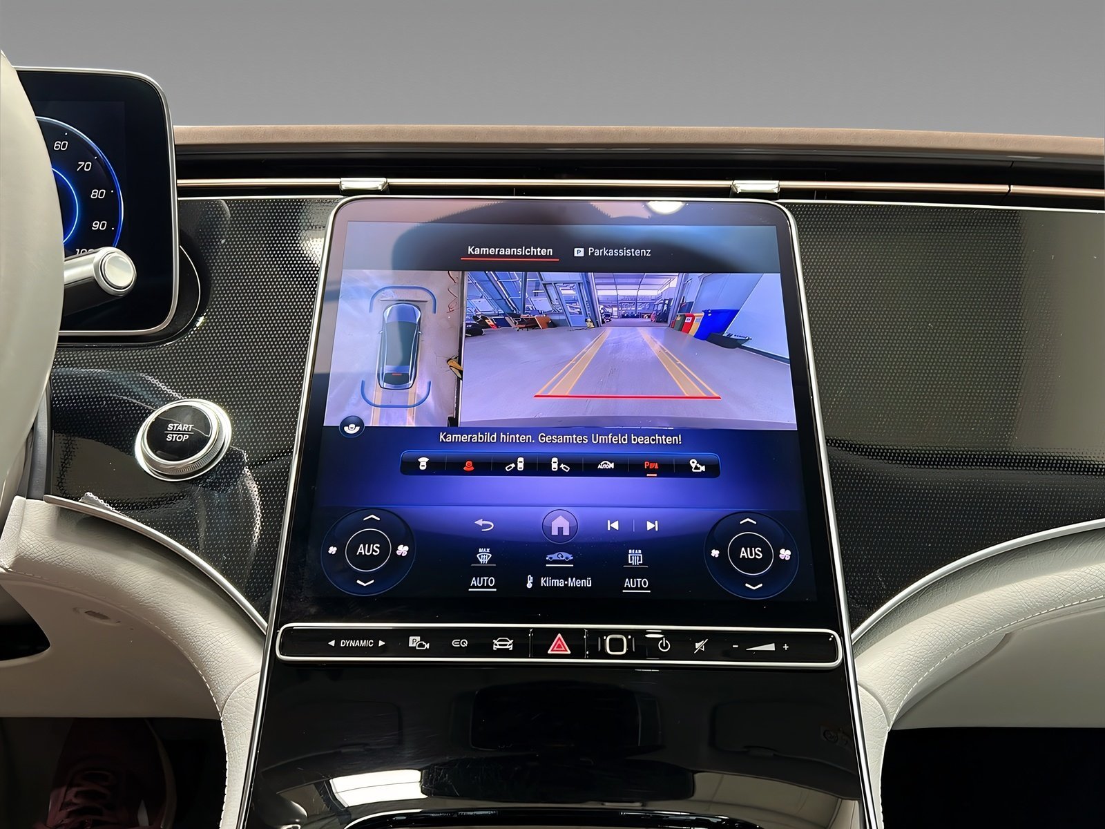 EQS 450+ AMG+DIGITAL+DISTRO+Burme+Pano+HuD+360° Bild 15