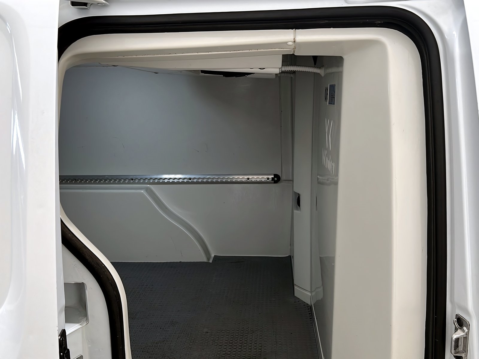 Citan 111 CDI Kühlkasten Extralang Klima+AHK Bild 10
