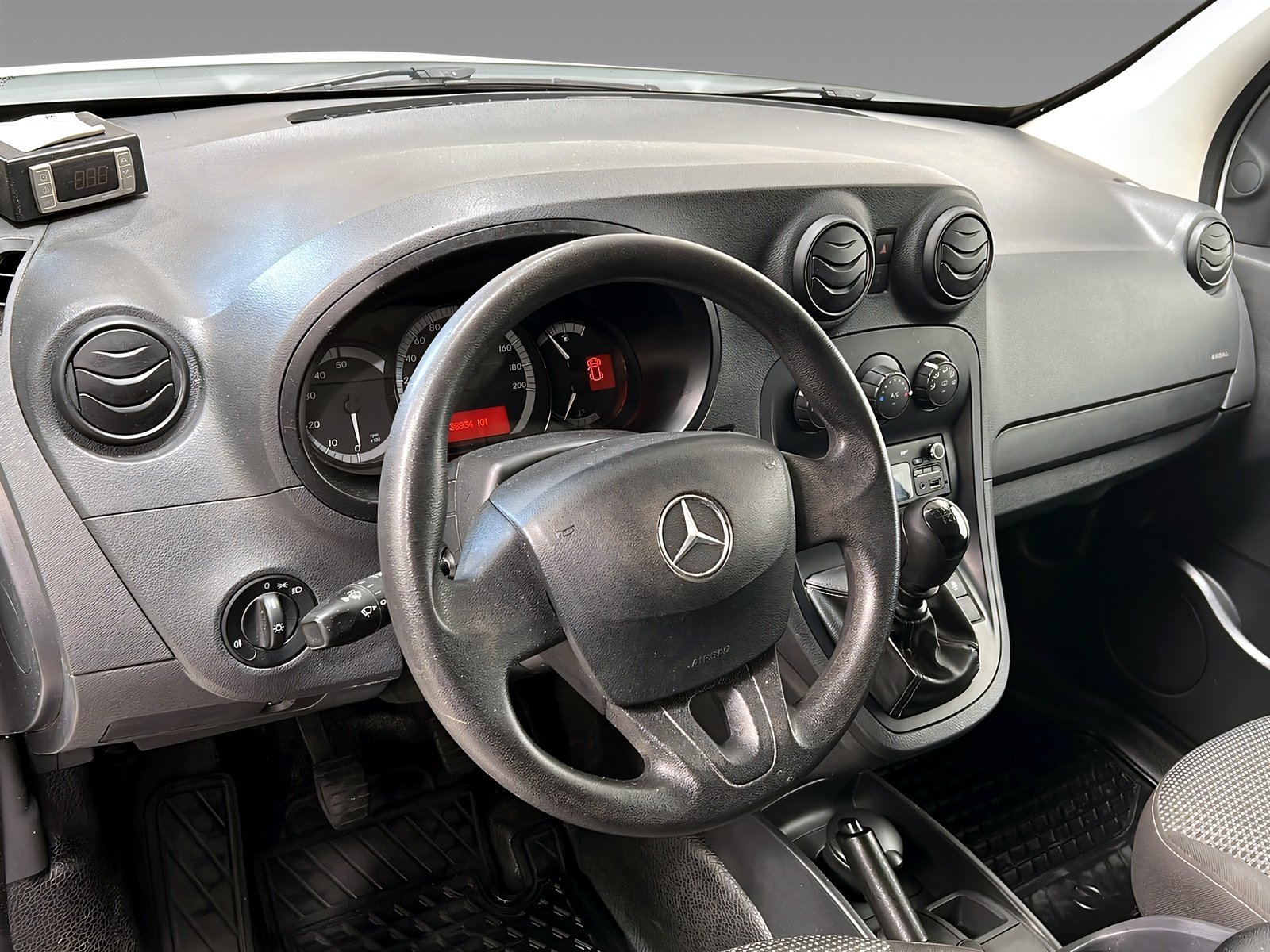 Citan 111 CDI Kühlkasten Extralang Klima+AHK Bild 11