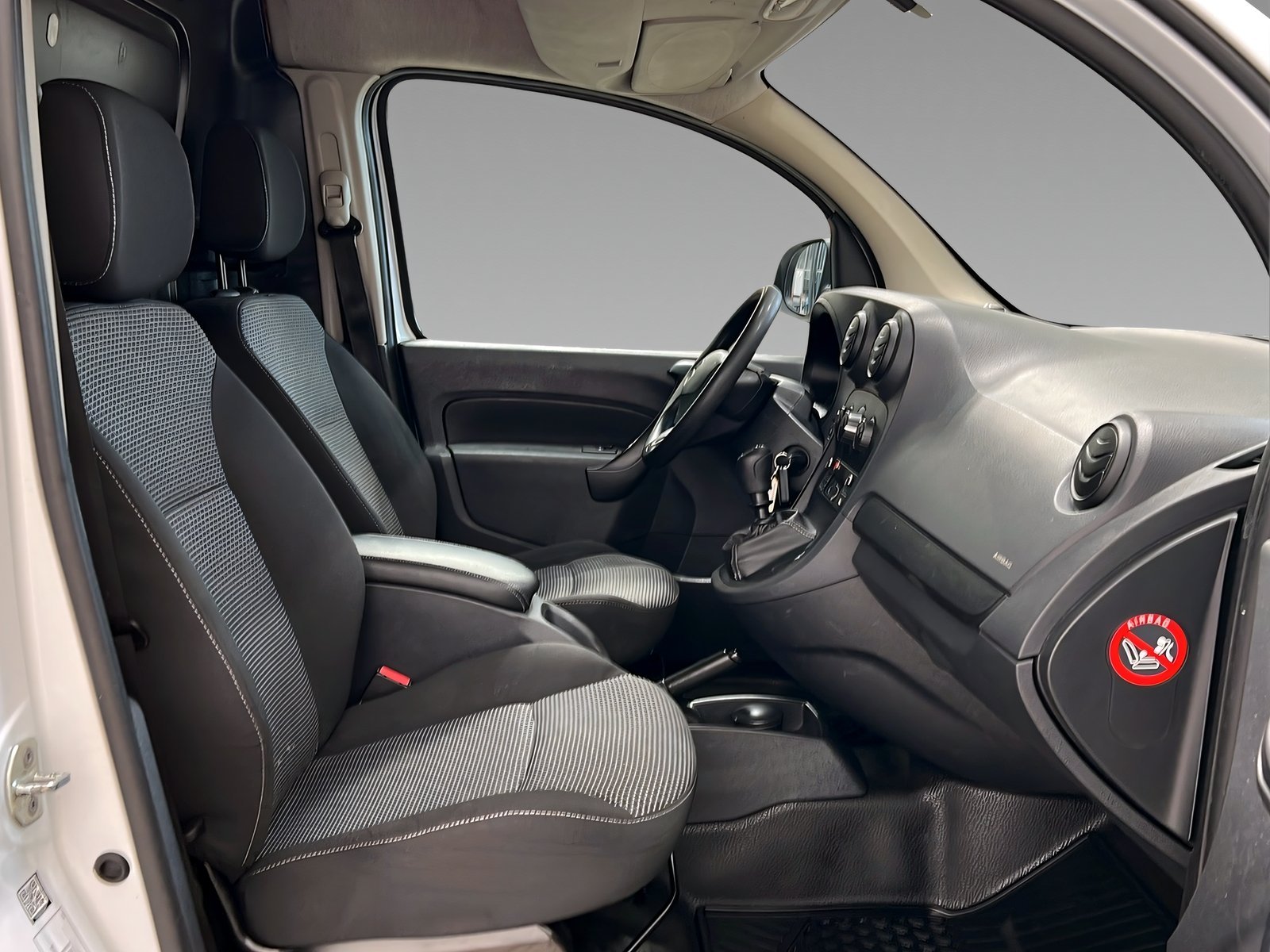 Citan 111 CDI Kühlkasten Extralang Klima+AHK Bild 12