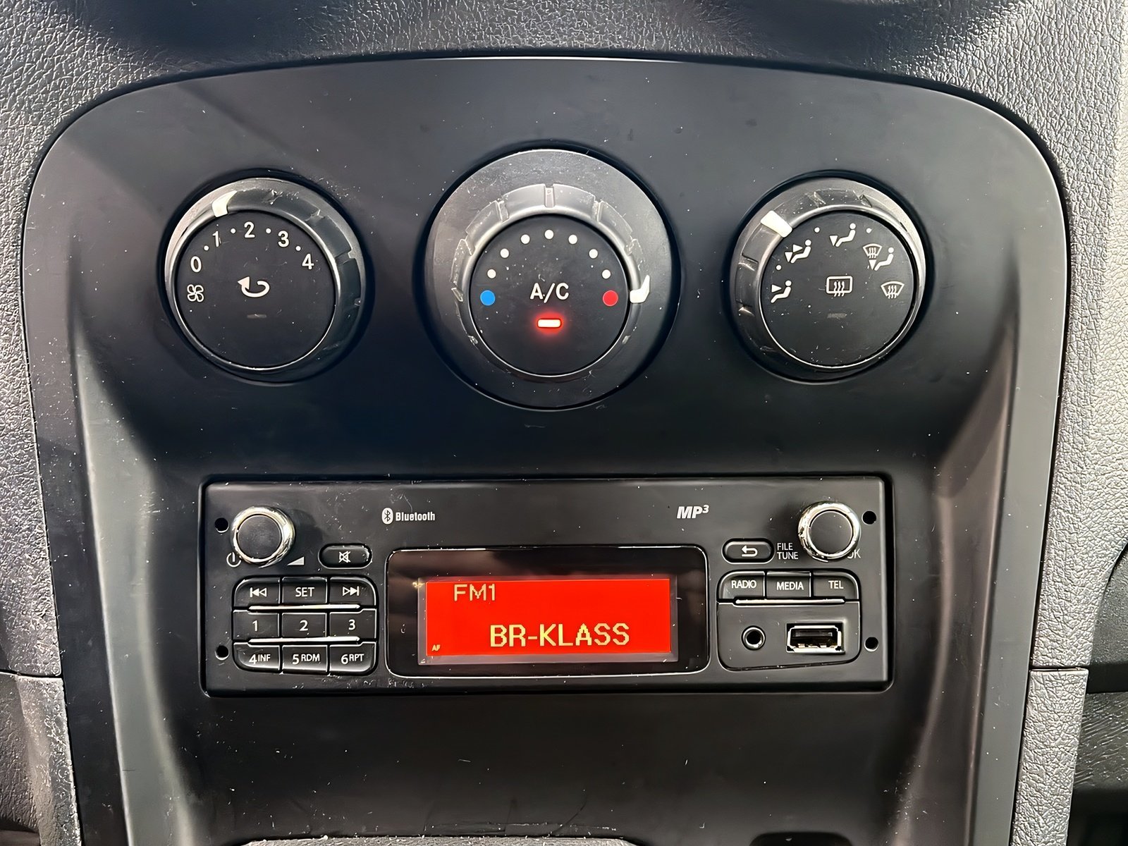 Citan 111 CDI Kühlkasten Extralang Klima+AHK Bild 15