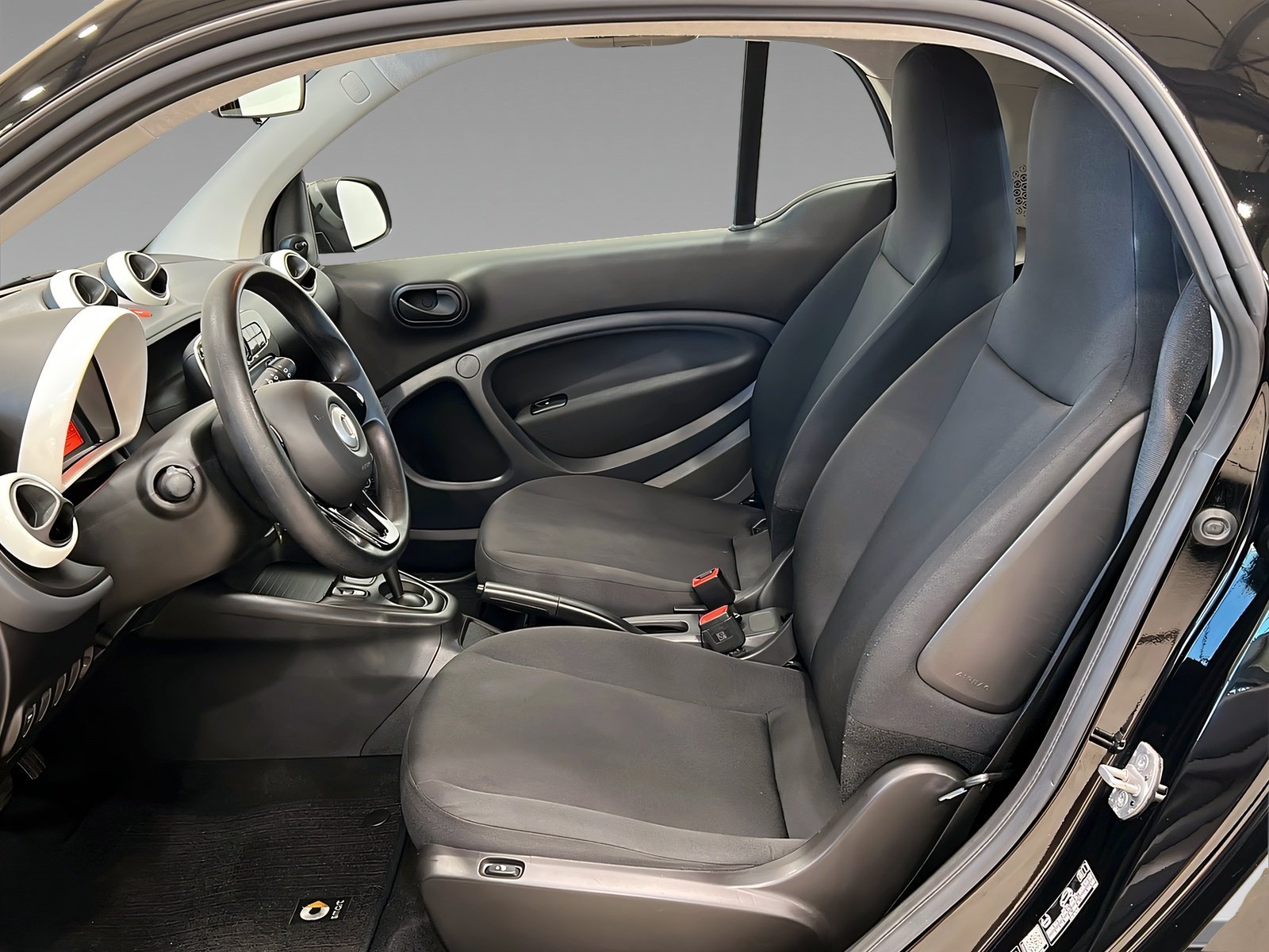 EQ fortwo Cool&Audio+Ladekabel+Klimaauto+SHz Bild 10